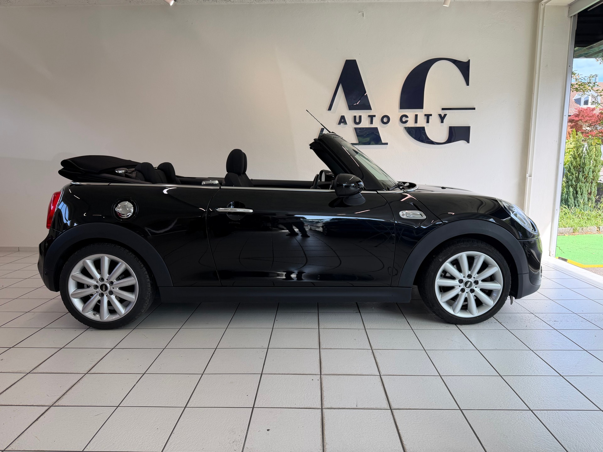 MINI Cooper S Cabriolet-image-2
