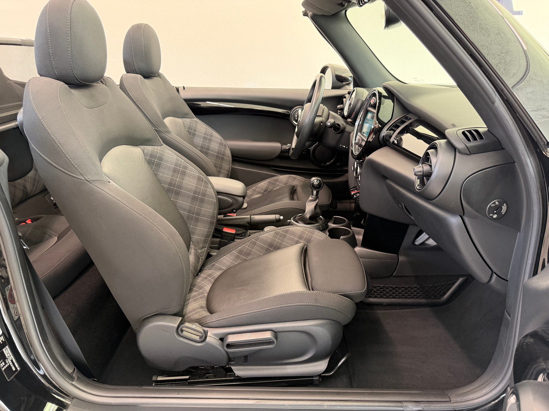 MINI Cooper S Cabriolet-image-9