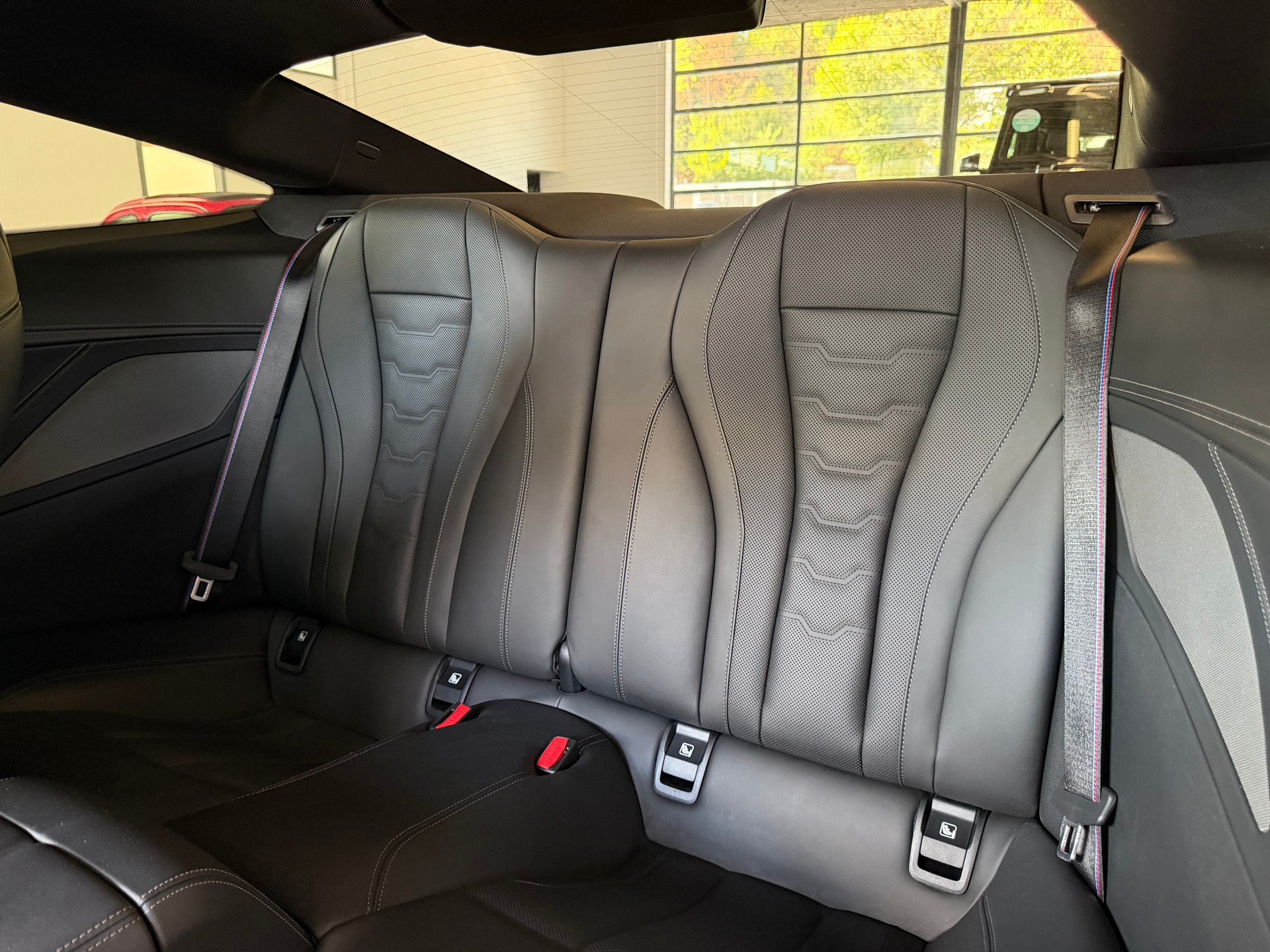 BMW M850i xDrive First Edition Steptronic * 530 PS * 4X4 *-image-8