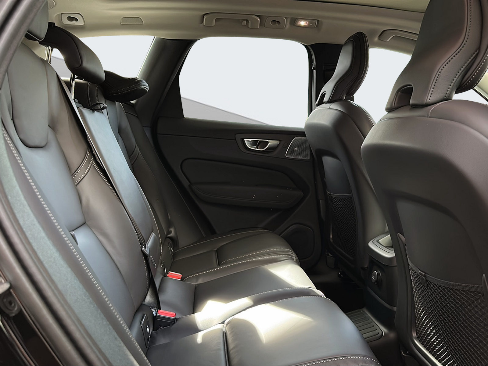 VOLVO XC60 2.0 T6 TE Ultra Dark eAWD-image-12