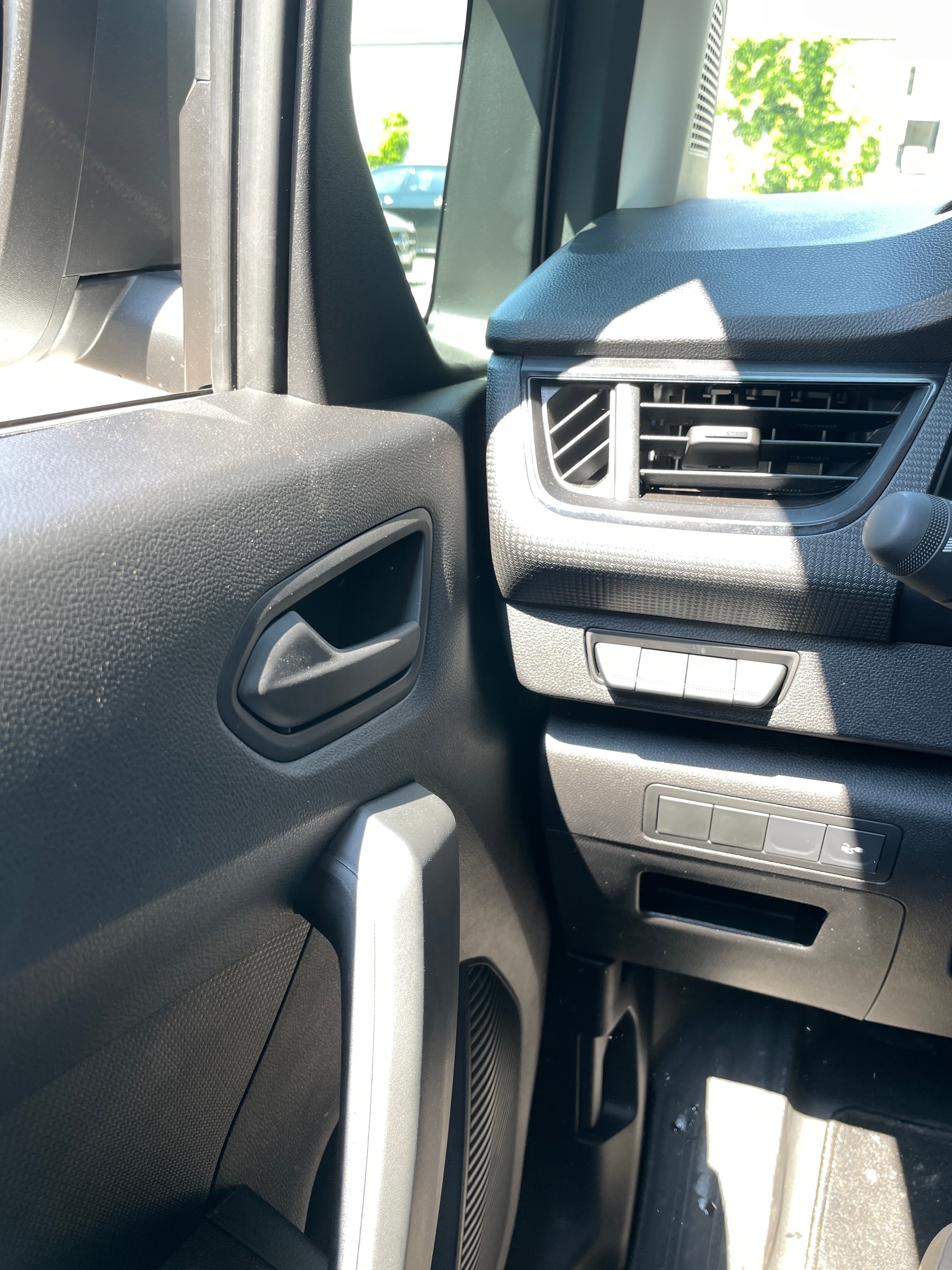 NISSAN Townstar EV45 kWh 22kW L2 Acenta-image-13