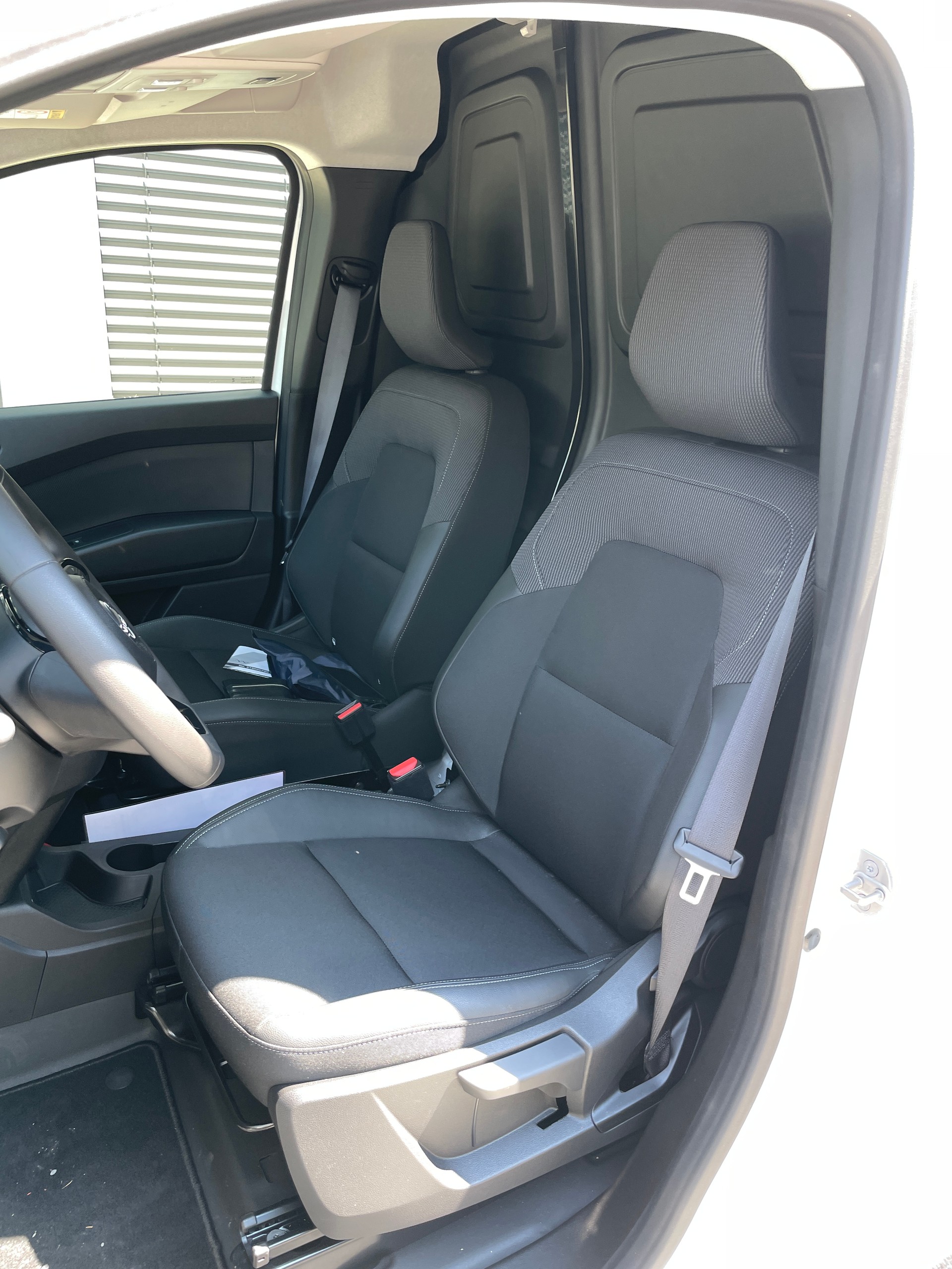 NISSAN Townstar EV45 kWh 22kW L2 Acenta-image-12