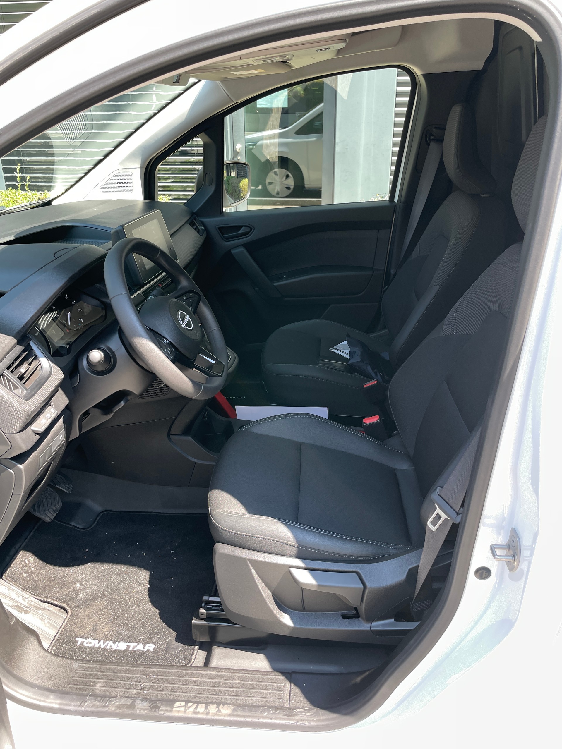 NISSAN Townstar EV45 kWh 22kW L2 Acenta-image-11