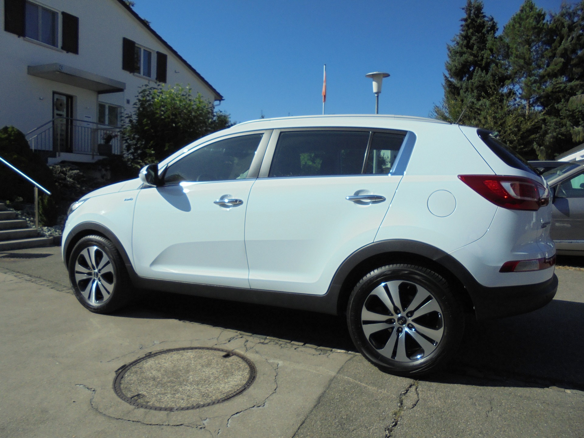 KIA Sportage 2.0 CRDi Style 4WD-image-4