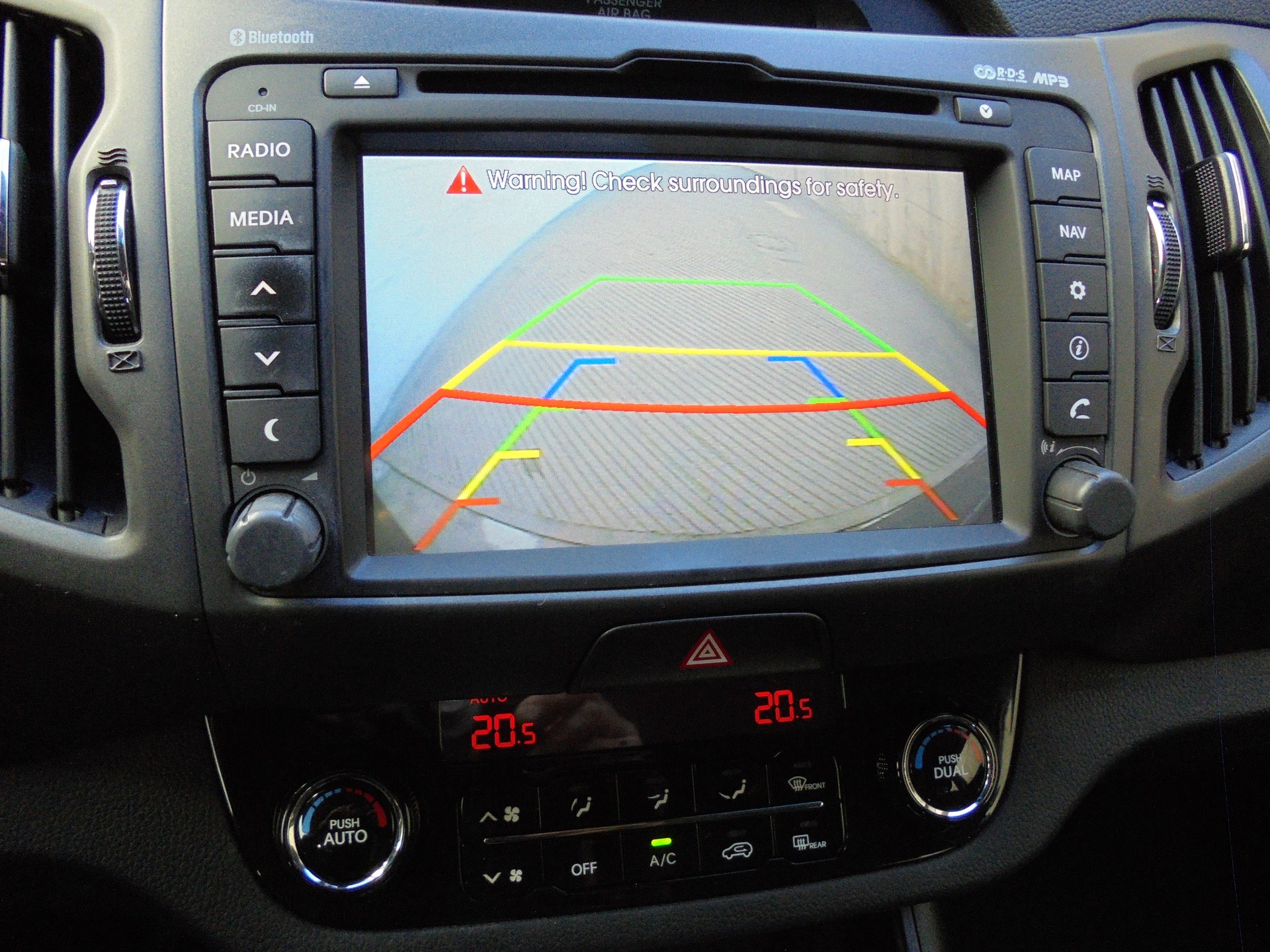 KIA Sportage 2.0 CRDi Style 4WD-image-10
