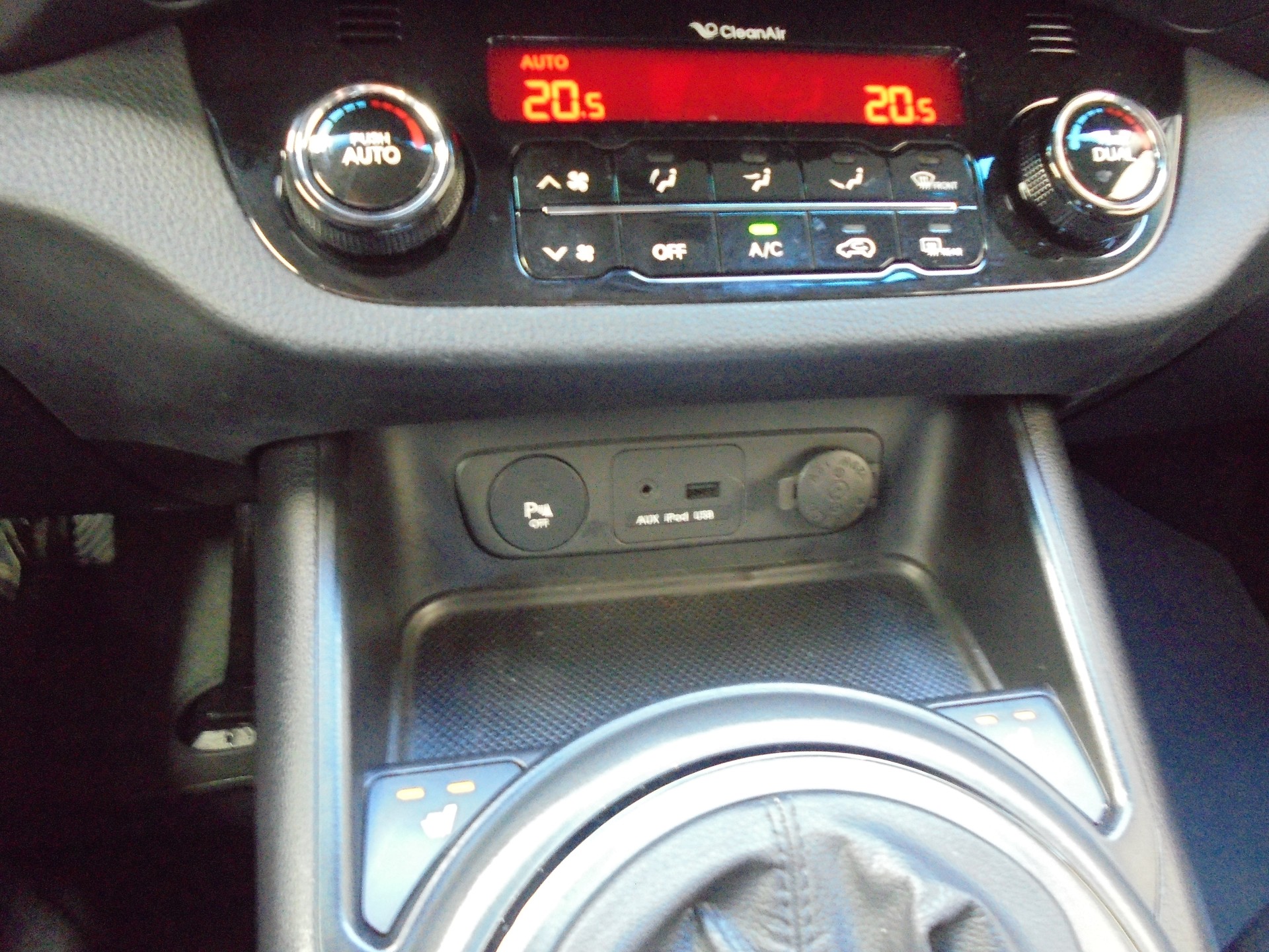 KIA Sportage 2.0 CRDi Style 4WD-image-11
