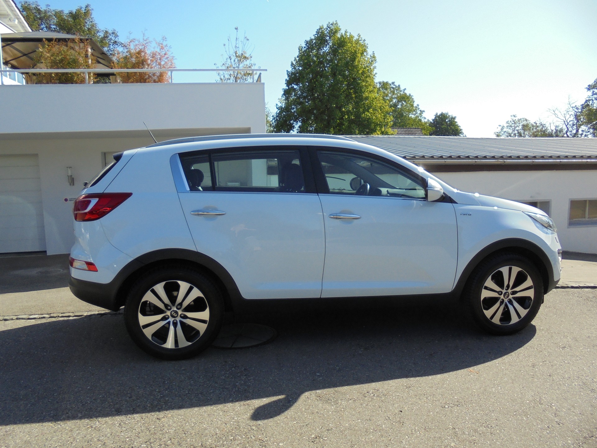 KIA Sportage 2.0 CRDi Style 4WD-image-1