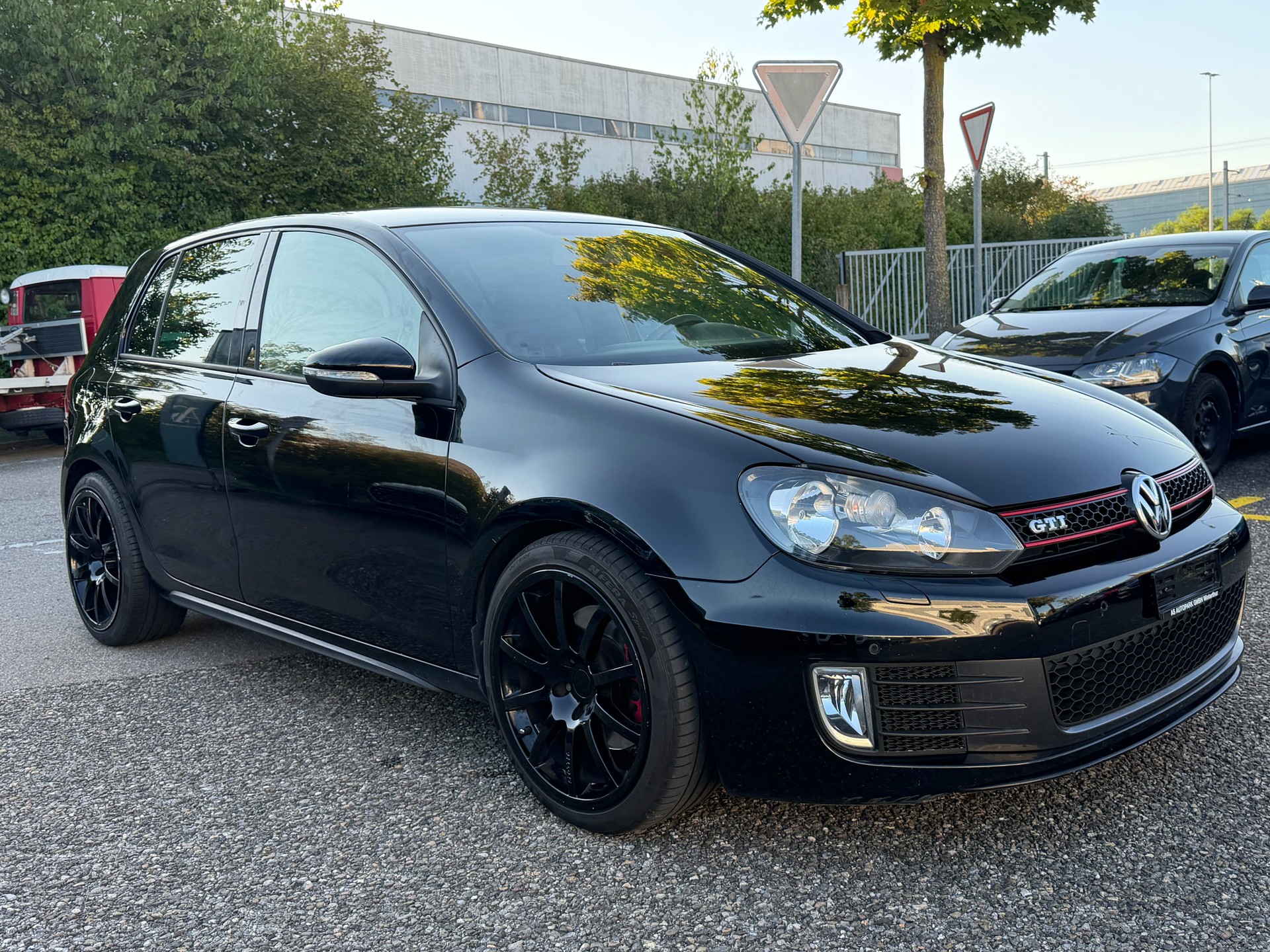 VW Golf 2.0 TSI GTI-image-2