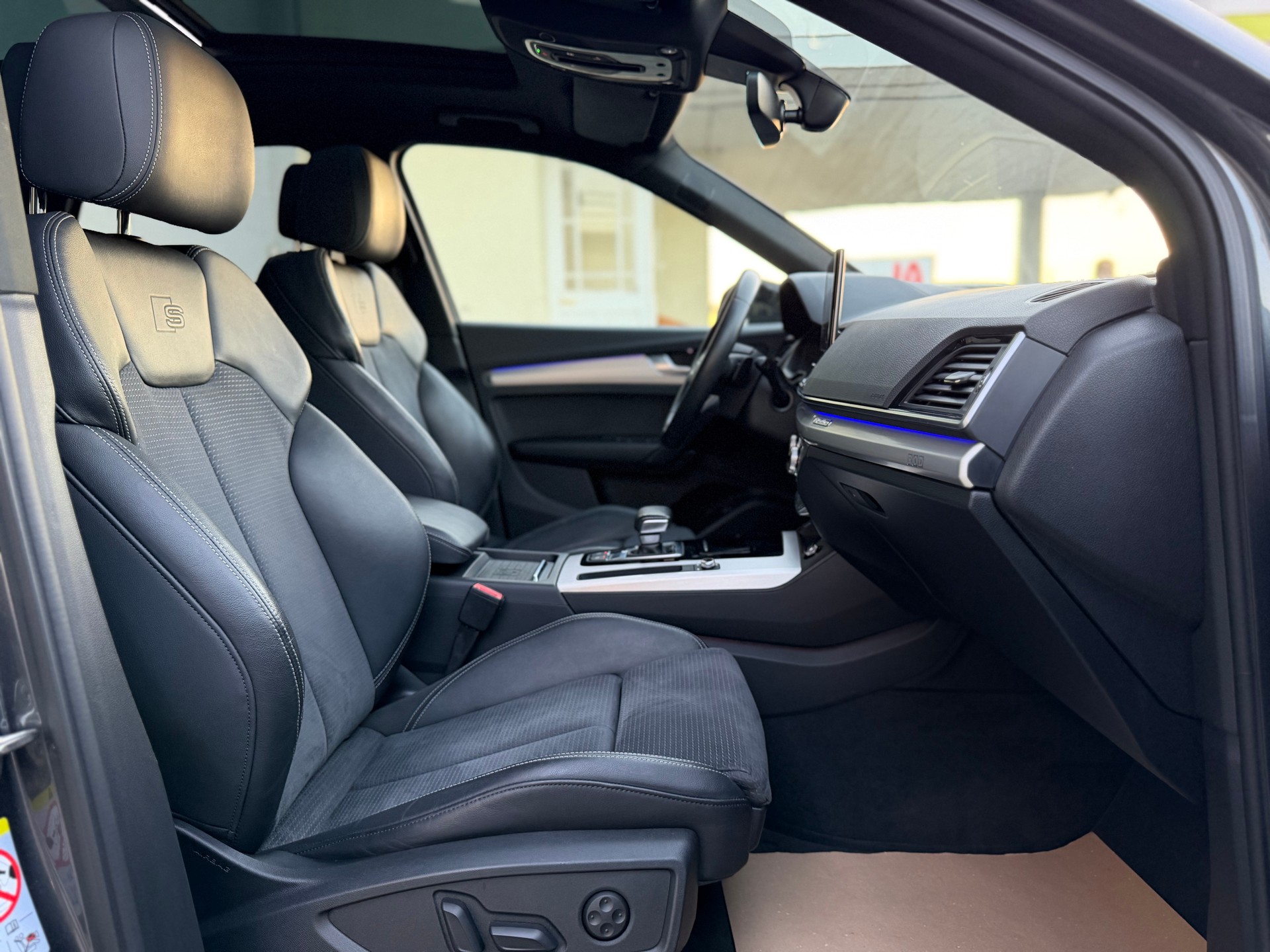AUDI Q5 50 TFSI e PHEV S line quattro S-tronic-image-13
