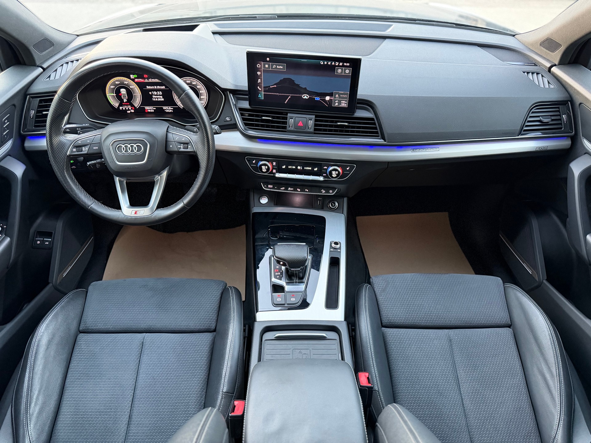 AUDI Q5 50 TFSI e PHEV S line quattro S-tronic-image-11