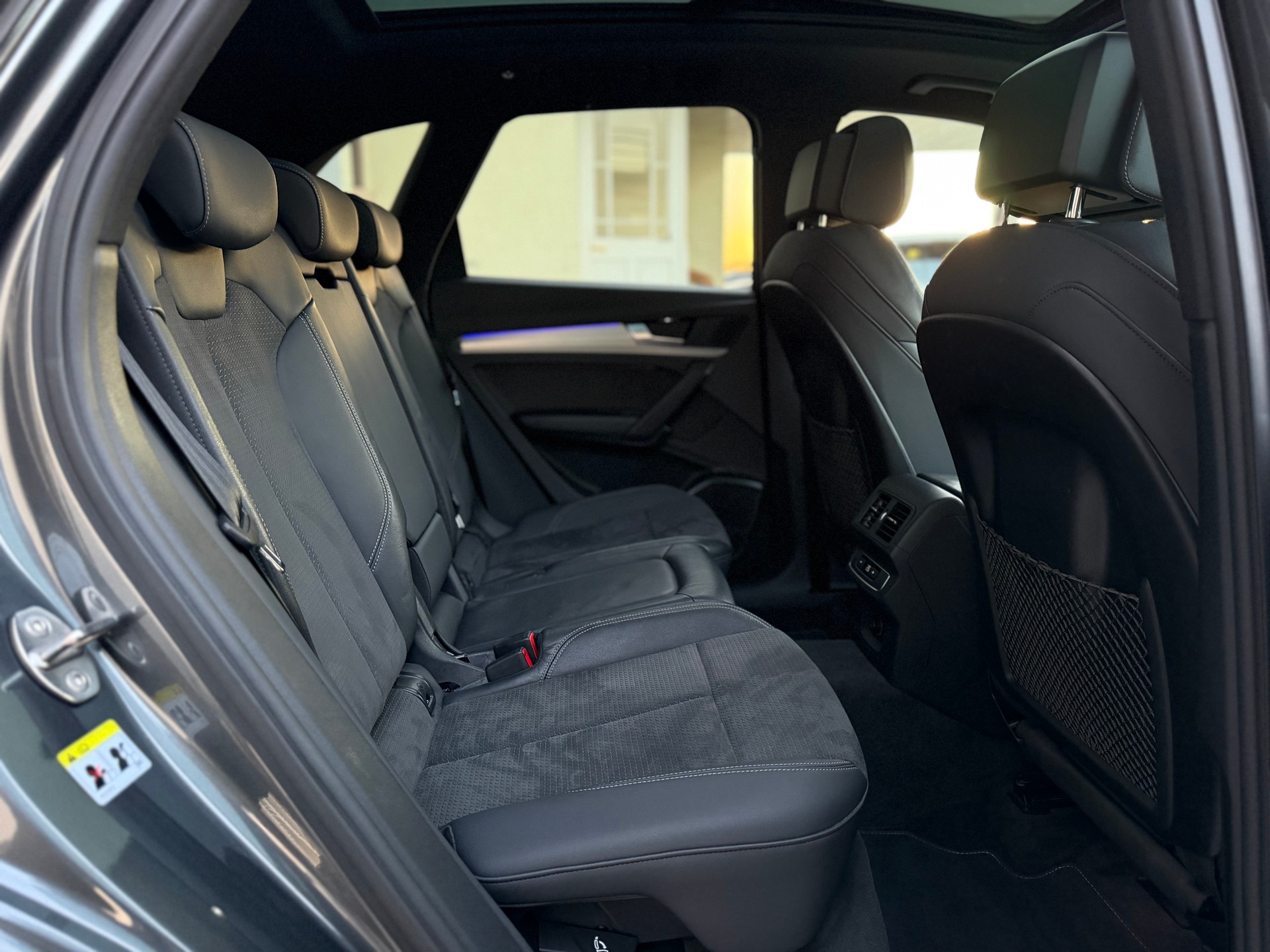 AUDI Q5 50 TFSI e PHEV S line quattro S-tronic-image-12