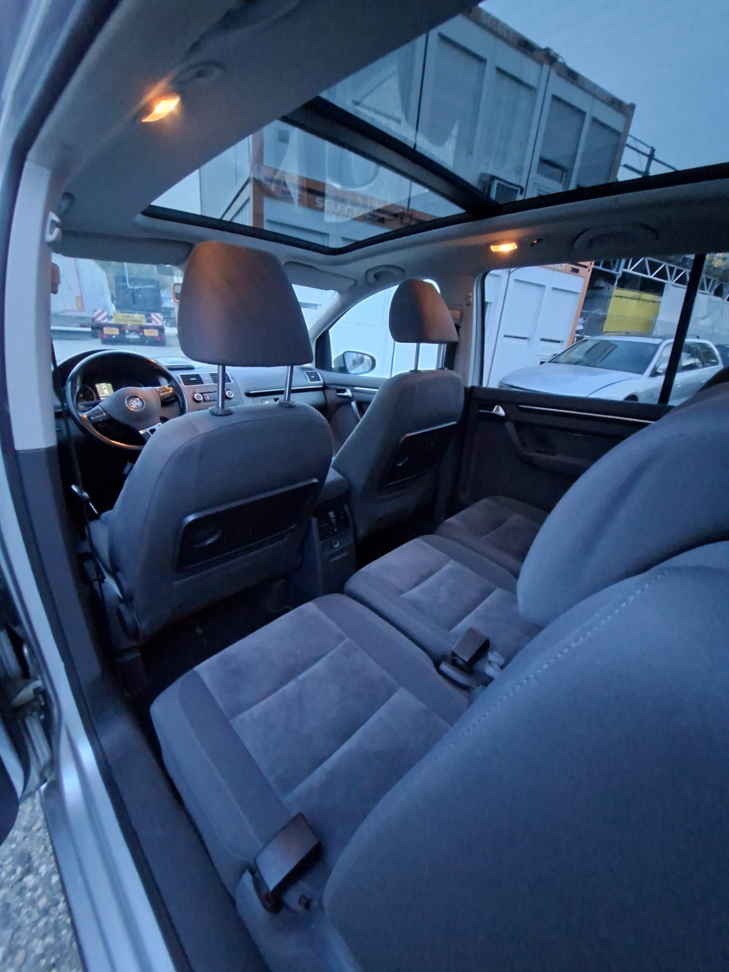VW Touran 1.4 TSI Trendline-image-12