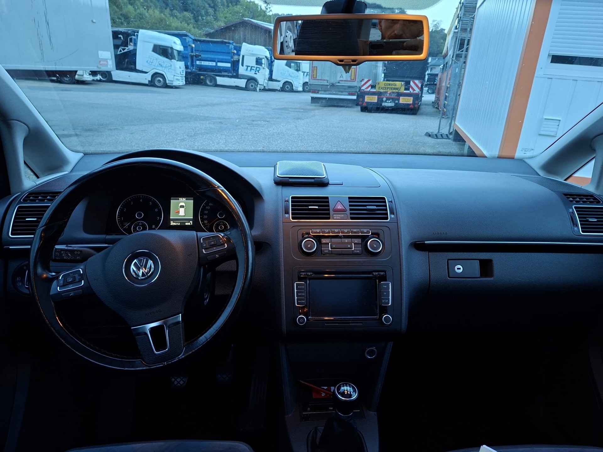 VW Touran 1.4 TSI Trendline-image-11