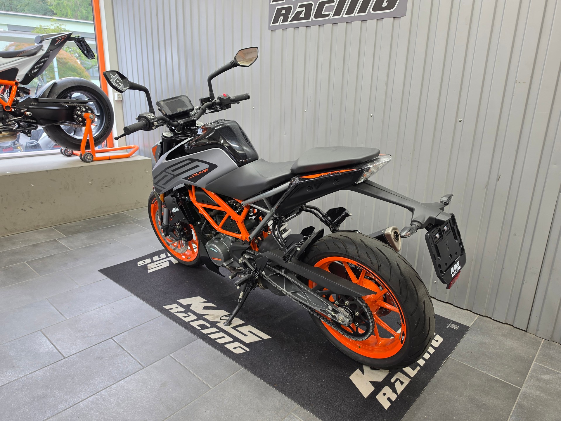 KTM 125 Duke-showroom-element-3