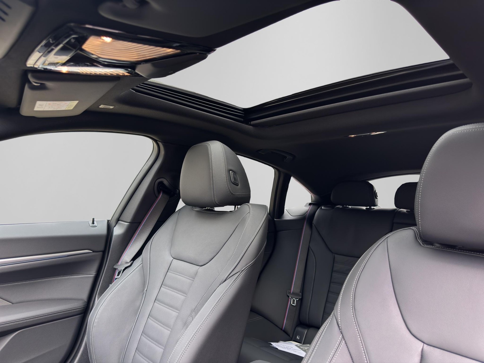 BMW i4 M60 xDrive Gran Coupé M Sport Pro-image-11