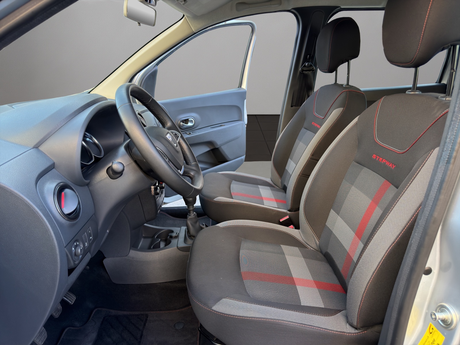DACIA Lodgy TCE 130 Stepway 7PL-image-8