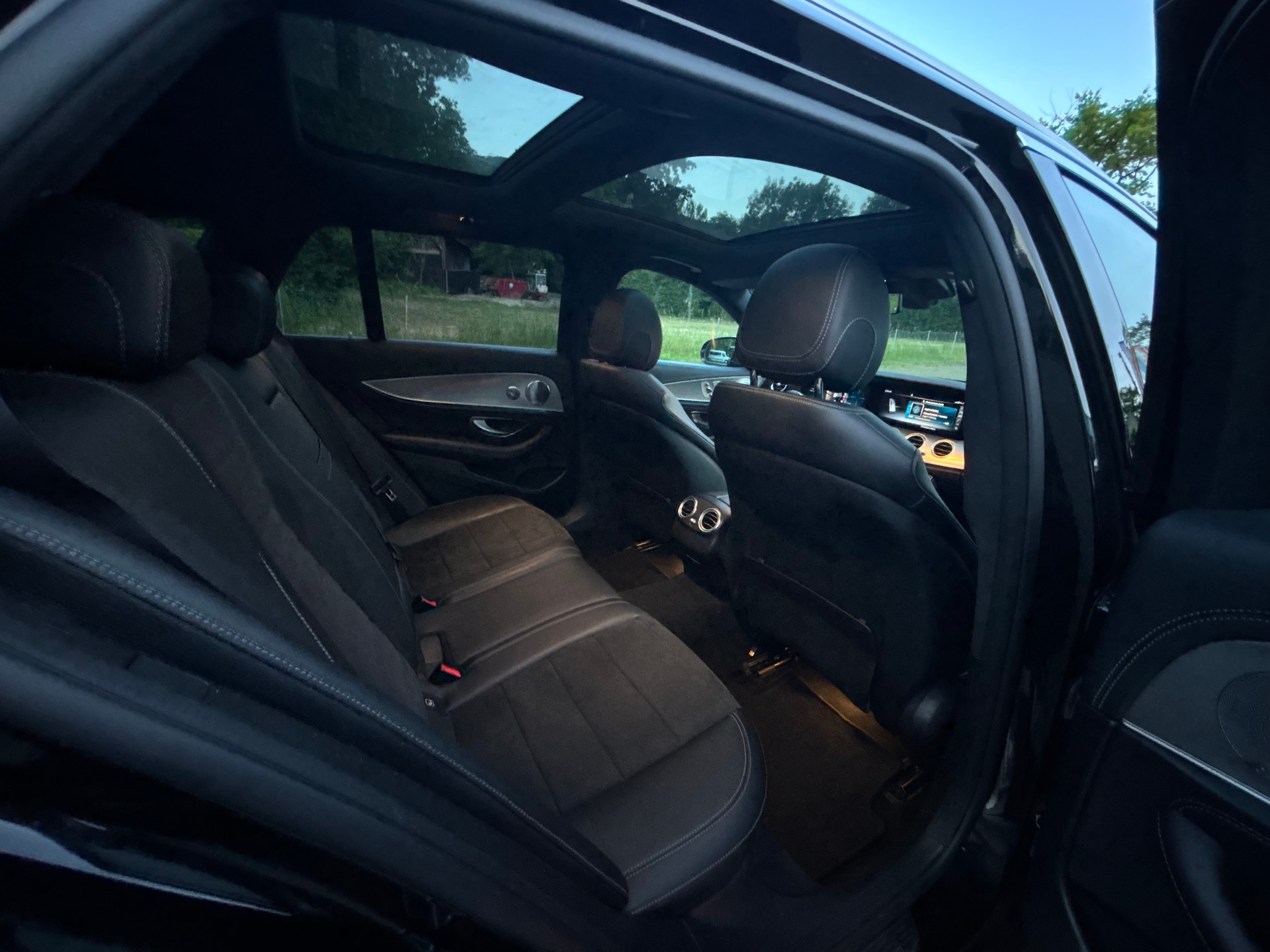 MERCEDES-BENZ E 450 AMG Line 4matic-image-4