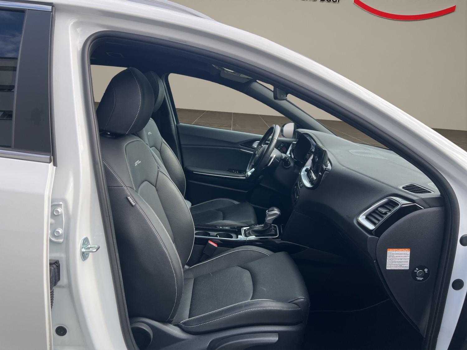 KIA Ceed SW 1.5 T-GDi MHEV GT-Line-image-9