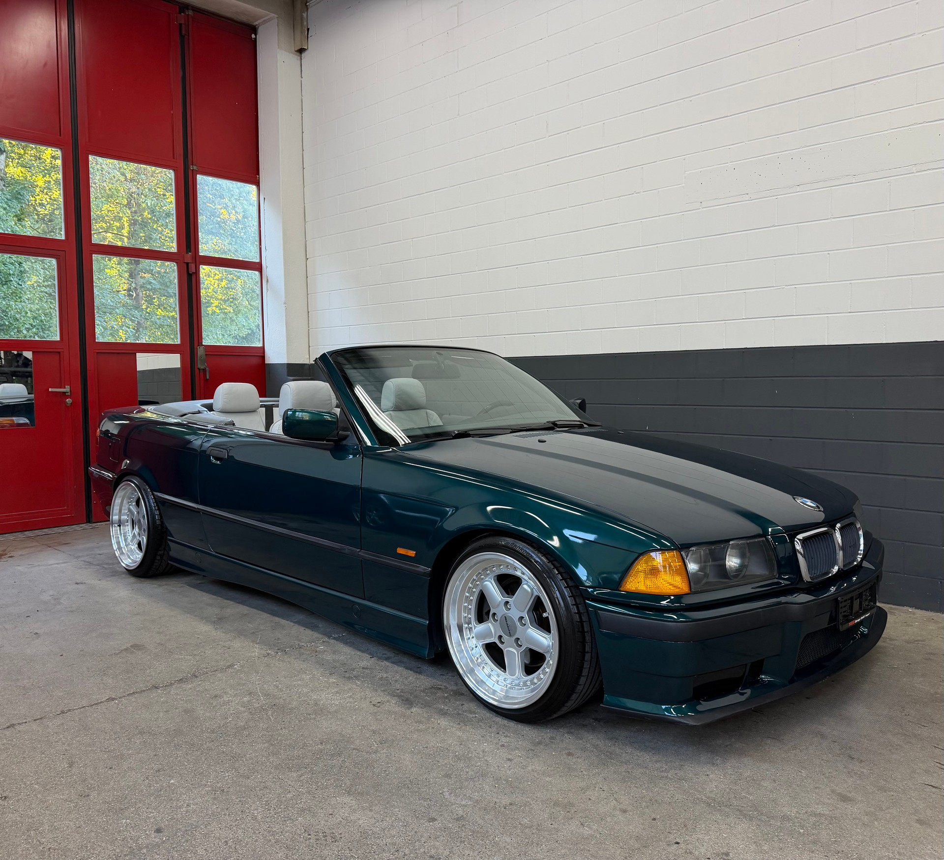 BMW 320i Cabrio Sport //NEU AB MFK!-image-0