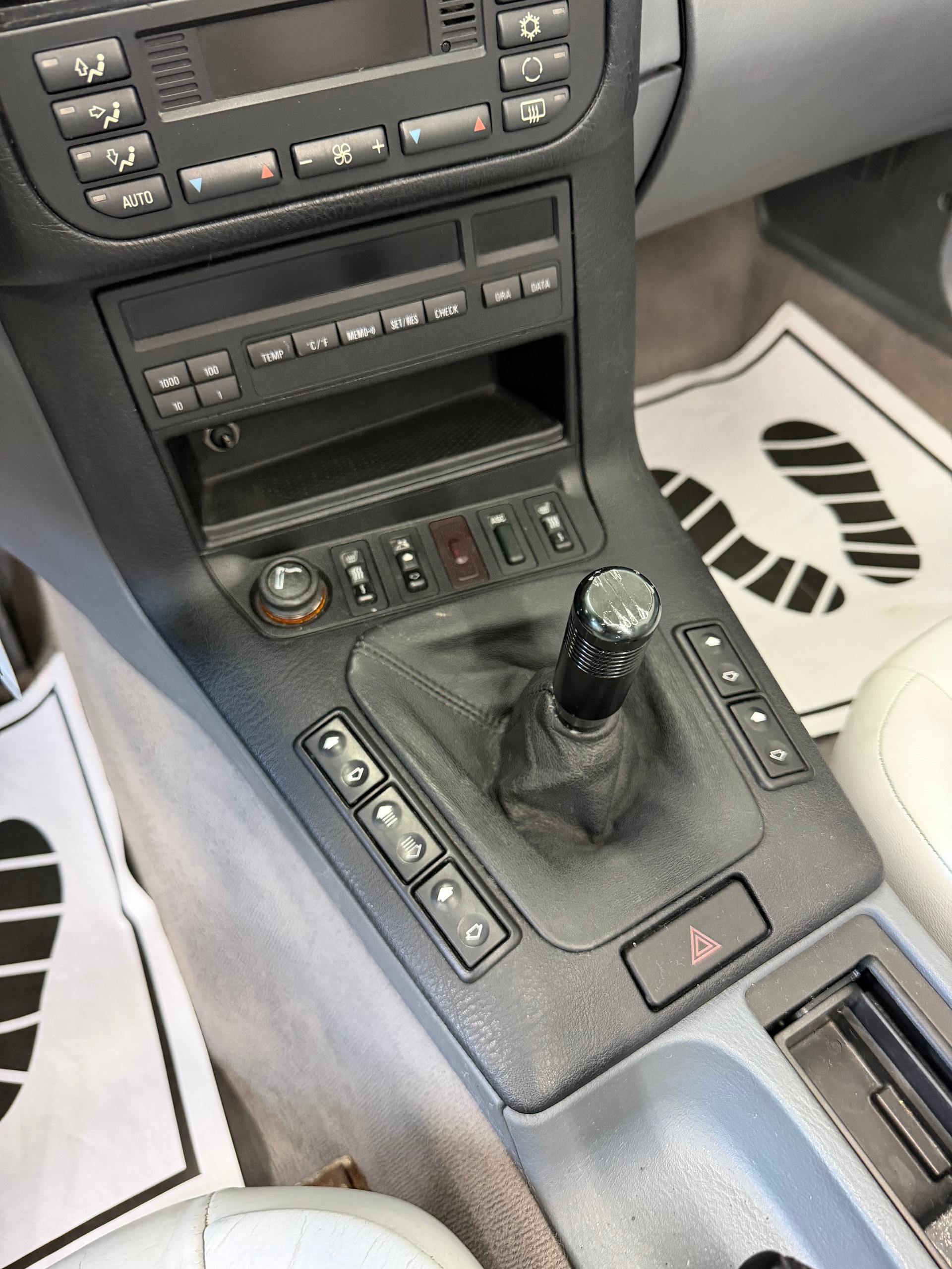 BMW 320i Cabrio Sport //NEU AB MFK!-image-13