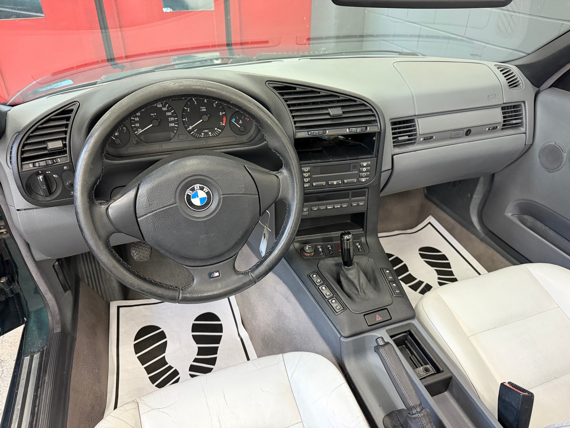 BMW 320i Cabrio Sport //NEU AB MFK!-image-10