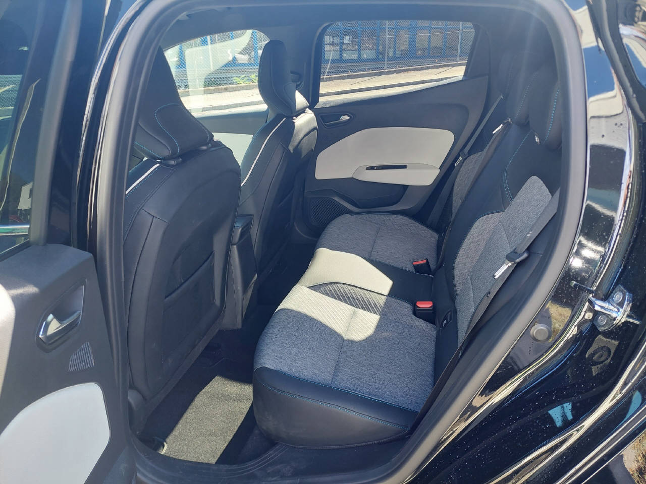 RENAULT Clio 1.6 E-Tech Edition One-image-6