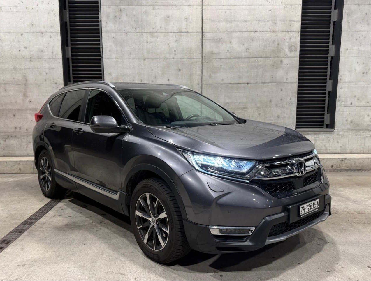 HONDA CR-V 1.5 i-VTEC Executive 4WD Automatic-image-2