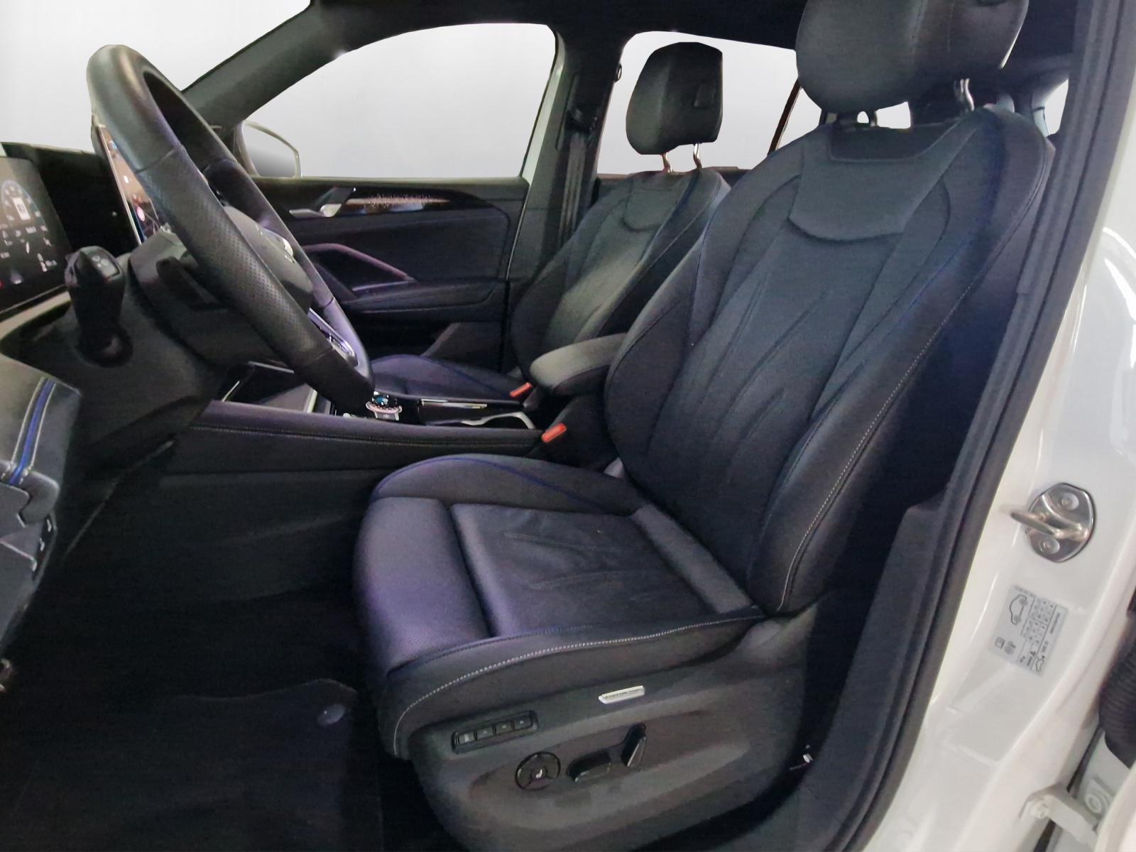 VW Tiguan 2.0 TSI DSG R-Line 4Motion-image-9