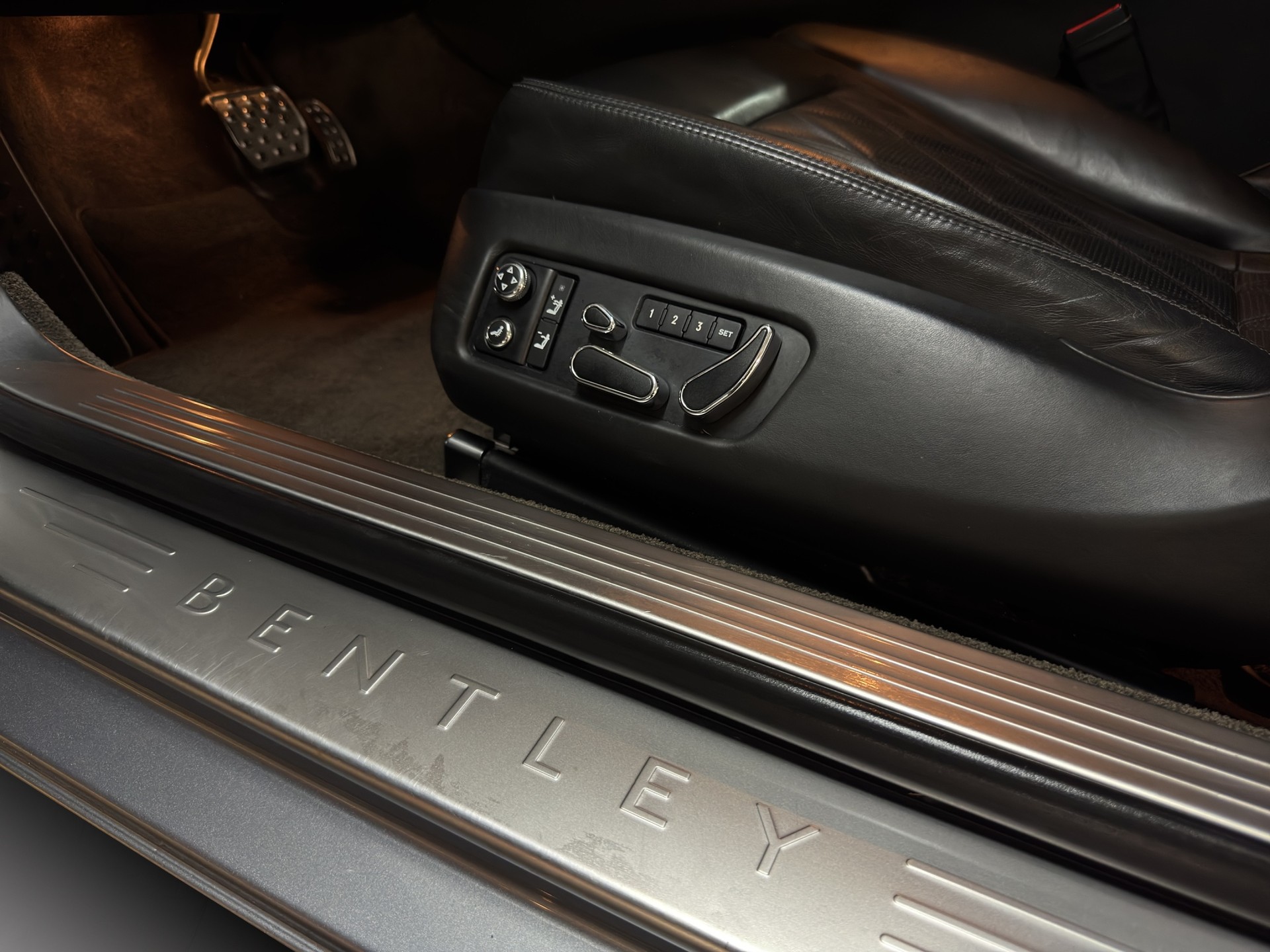 BENTLEY Continental GTC 4.0 V8-image-22