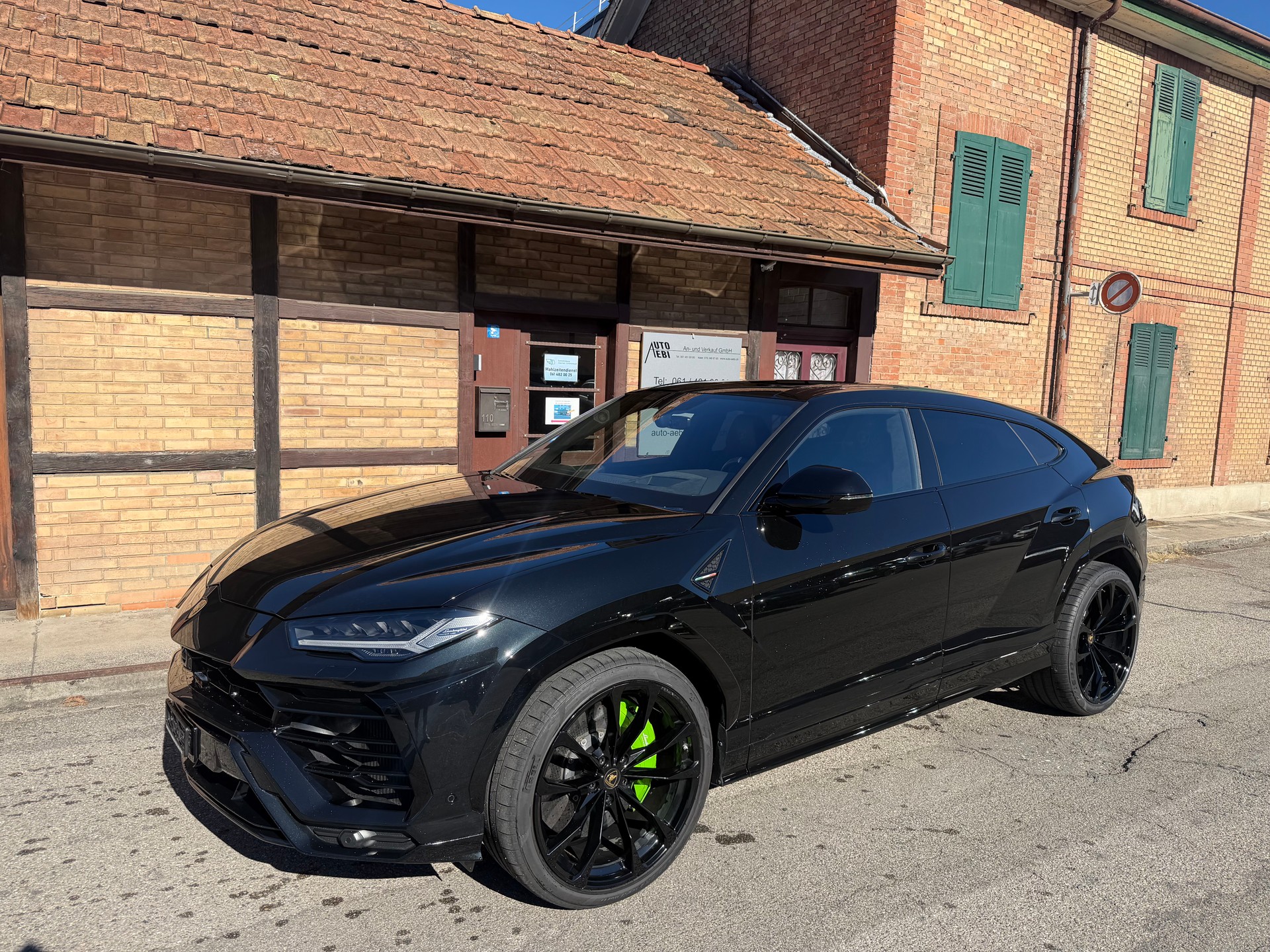 LAMBORGHINI Urus E-Gear-image-1