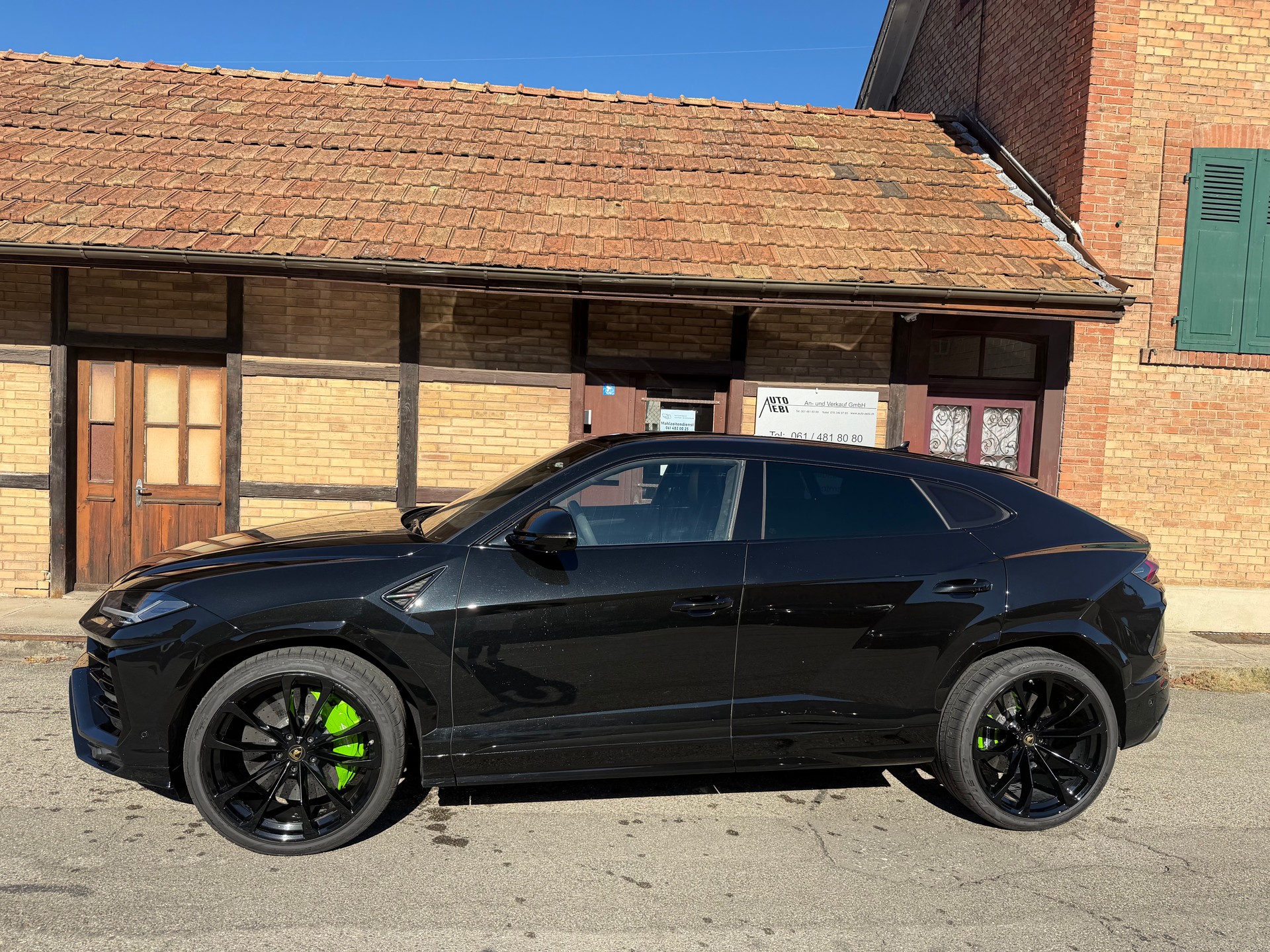LAMBORGHINI Urus E-Gear-image-2
