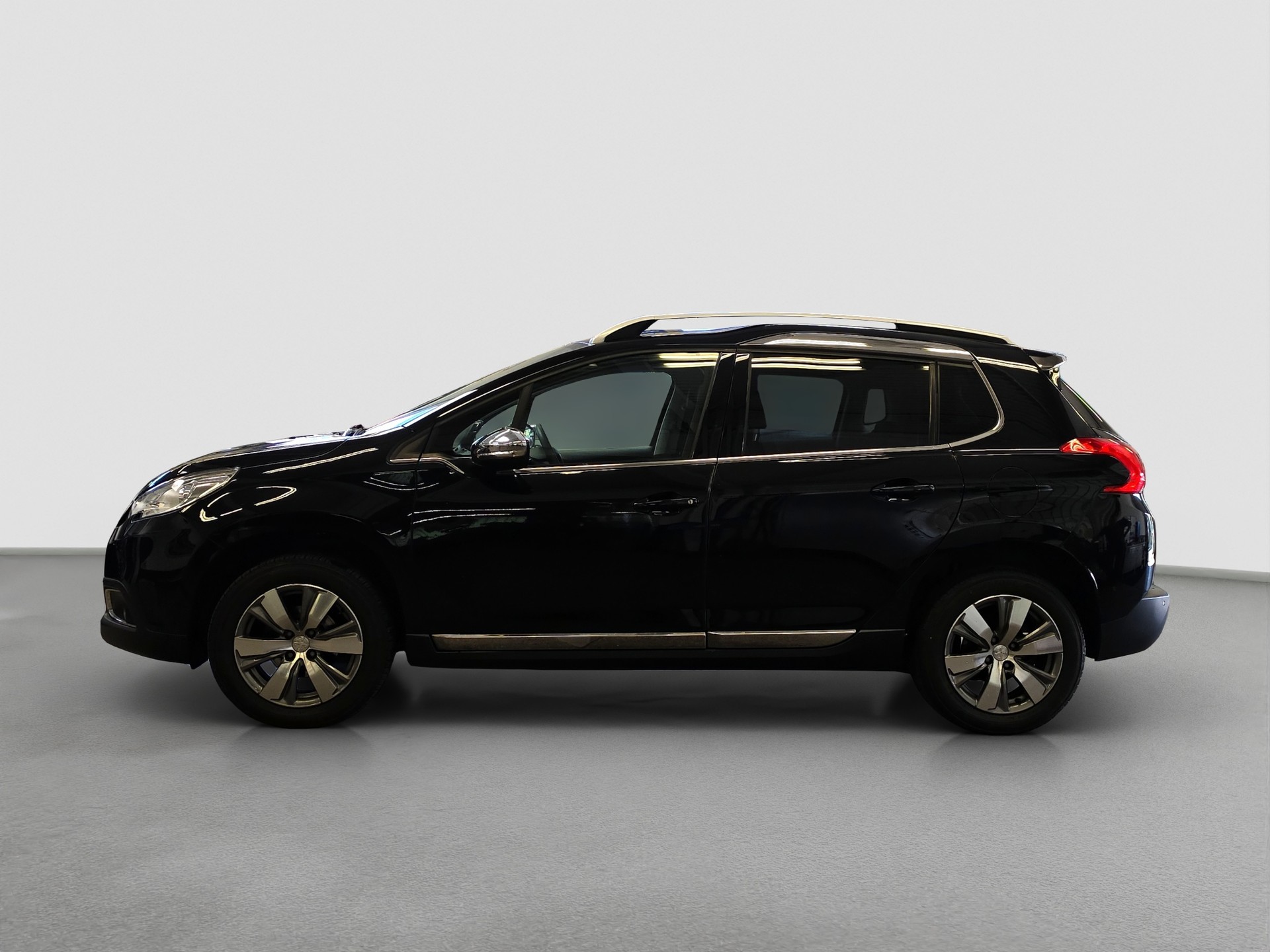 PEUGEOT 2008 1.2 VTI Allure-image-1