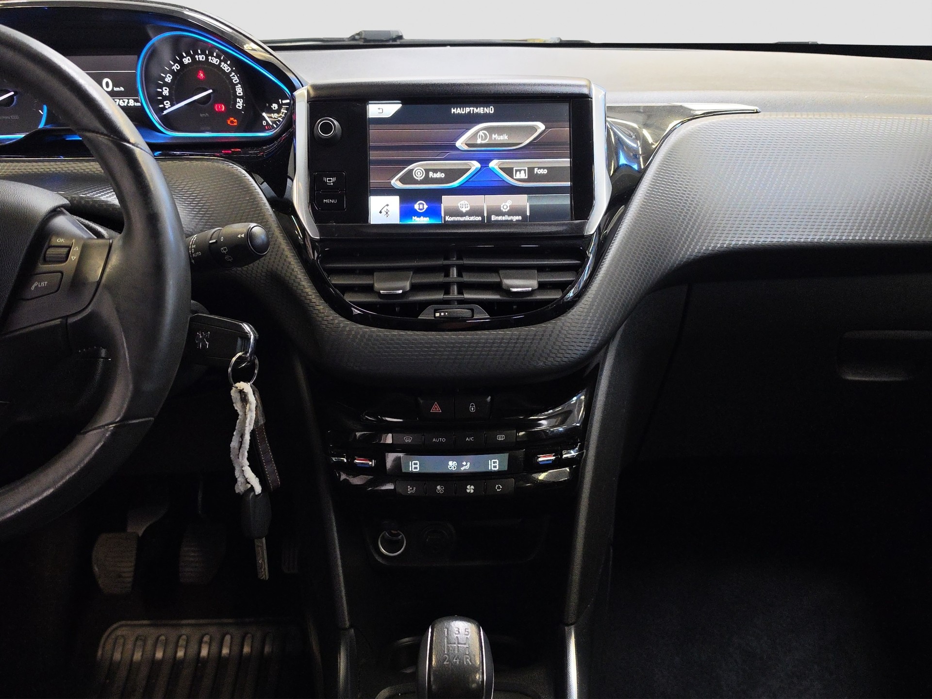 PEUGEOT 2008 1.2 VTI Allure-image-10