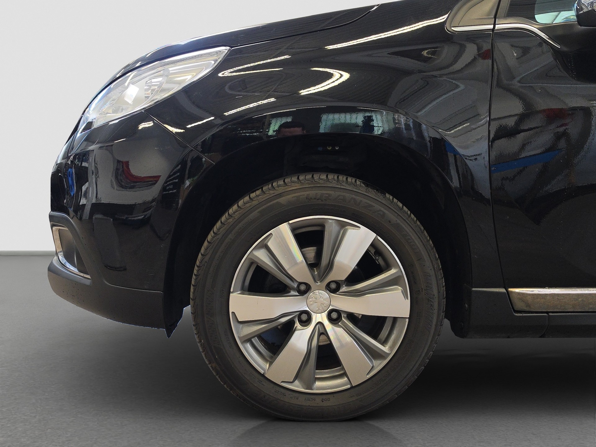 PEUGEOT 2008 1.2 VTI Allure-image-17