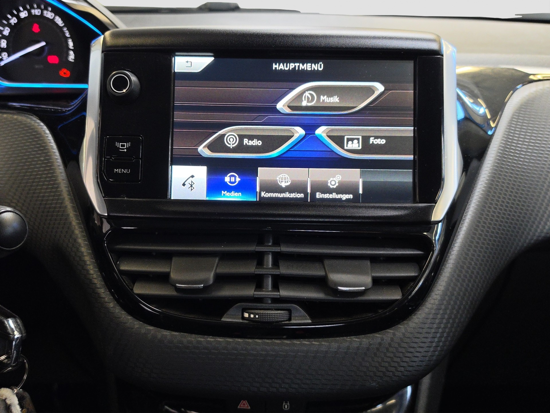 PEUGEOT 2008 1.2 VTI Allure-image-11