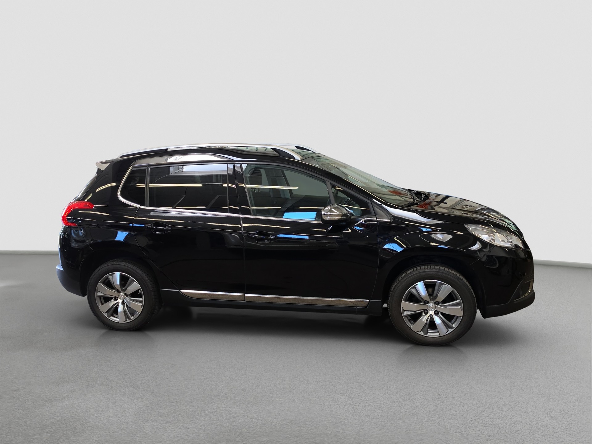 PEUGEOT 2008 1.2 VTI Allure-image-5