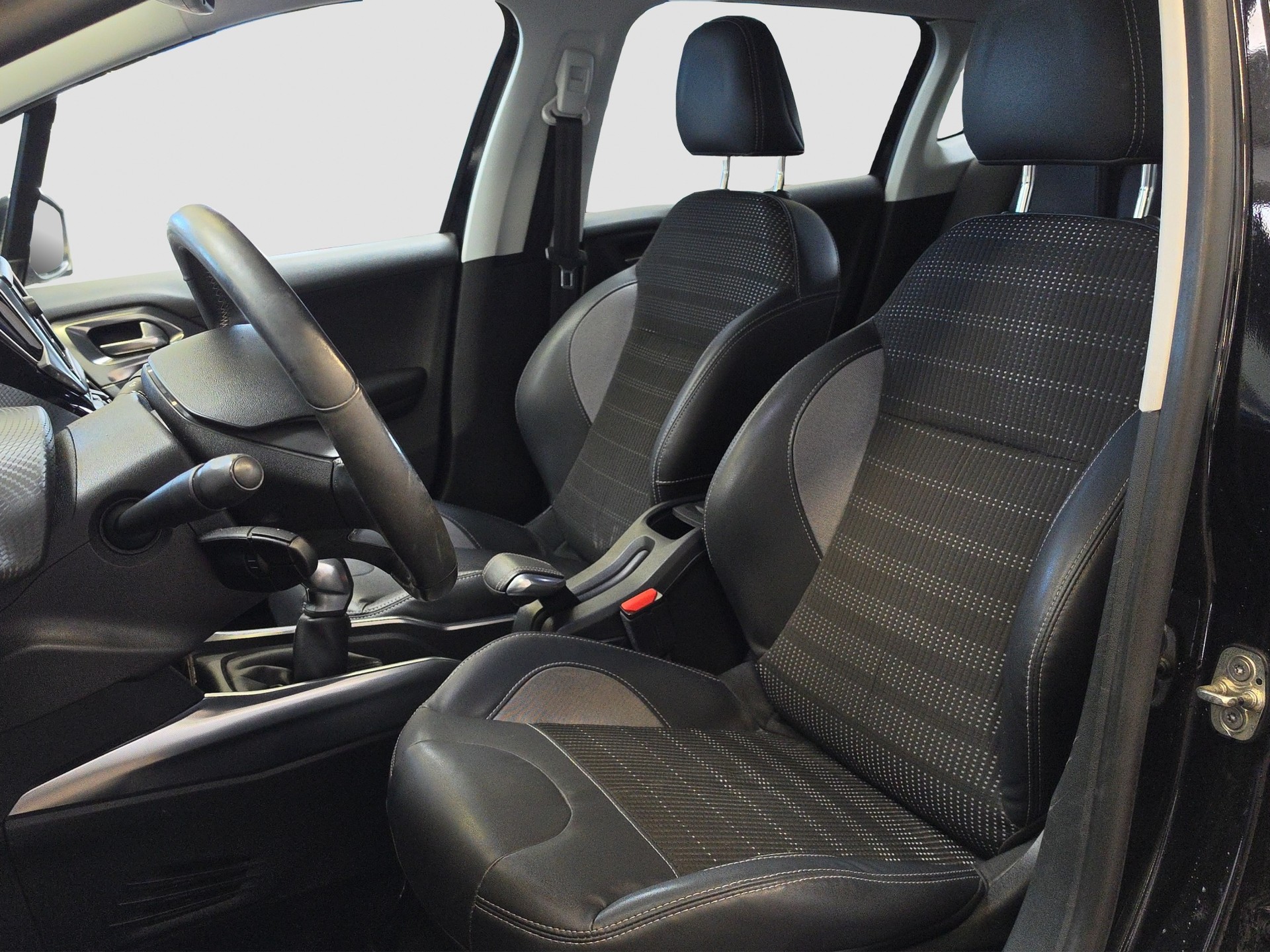 PEUGEOT 2008 1.2 VTI Allure-image-7