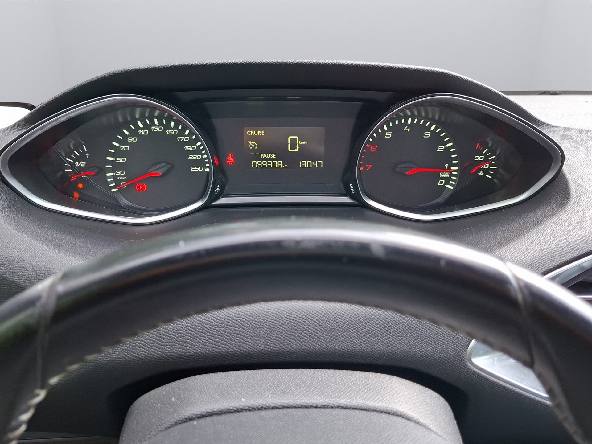 PEUGEOT 308 1.2 THP Style-image-10