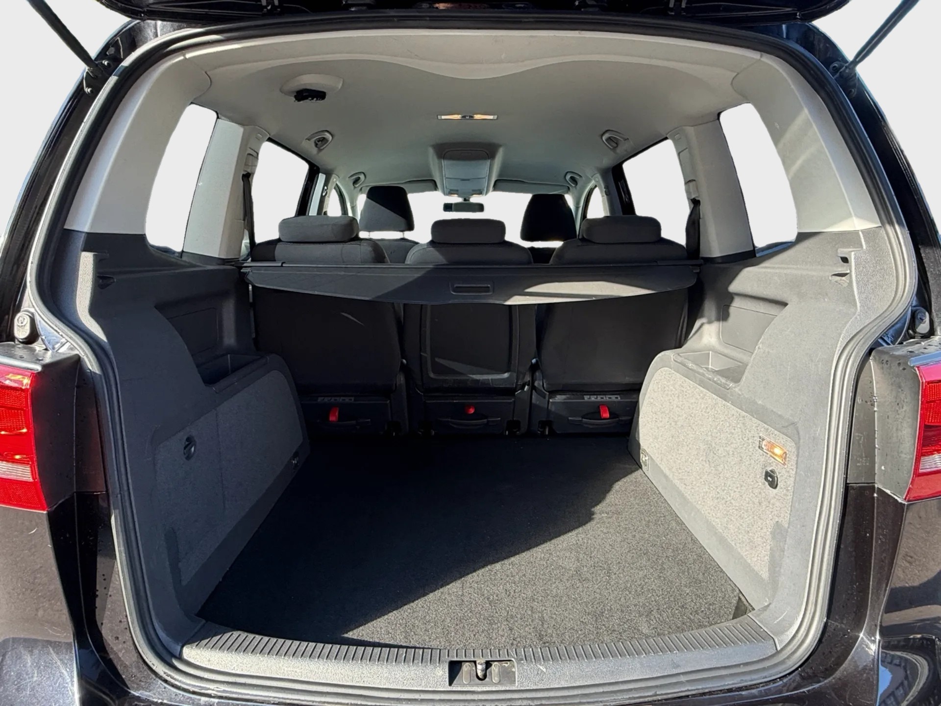 VW Touran 1.6 TDI Highline DSG *FRISCH AB MFK&SERVICE *-image-8