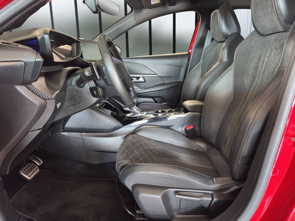 PEUGEOT 208 1.2 PureTech GT Pack EAT8-image-7