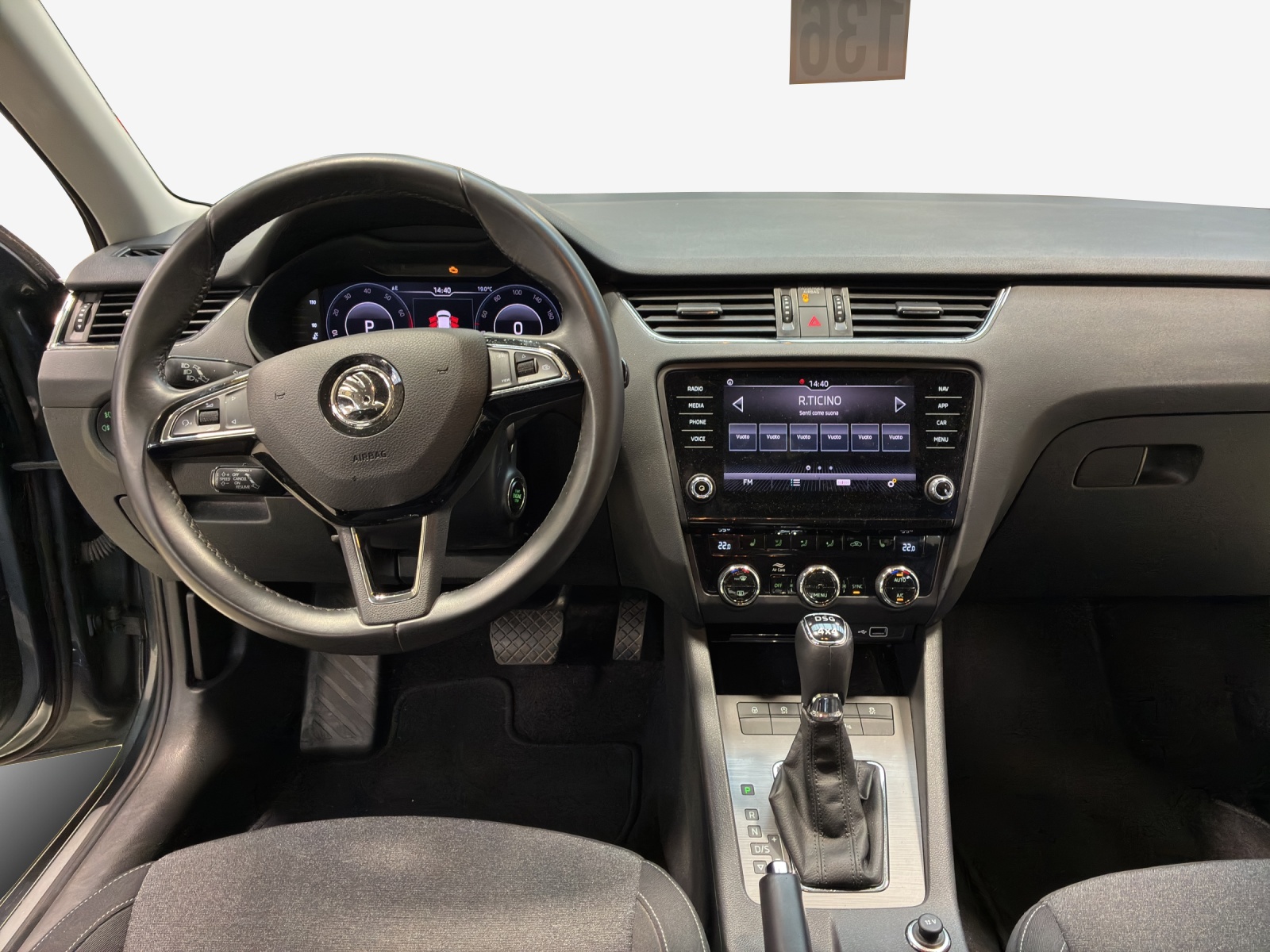 SKODA Octavia Combi 2.0 TSI Soleil 4x4 DSG-image-8