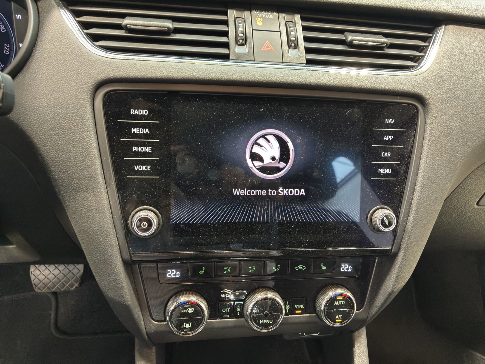 SKODA Octavia Combi 2.0 TSI Soleil 4x4 DSG-image-10