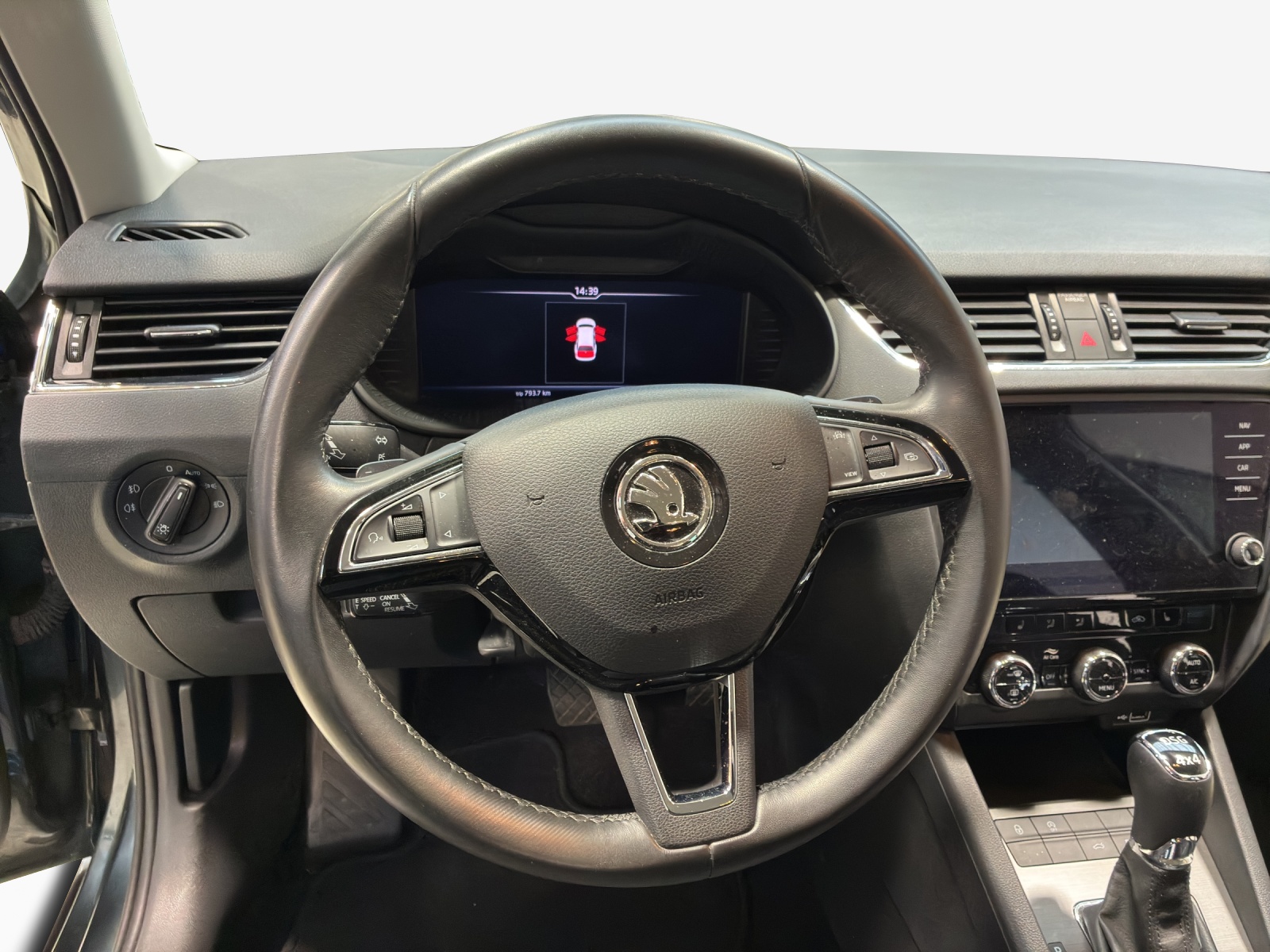 SKODA Octavia Combi 2.0 TSI Soleil 4x4 DSG-image-9