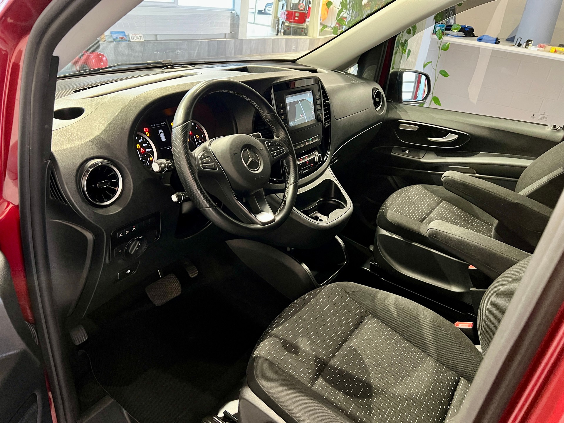 MERCEDES-BENZ Vito 116 CDI Lang Select Tourer 4Matic 9G-Tronic-image-8