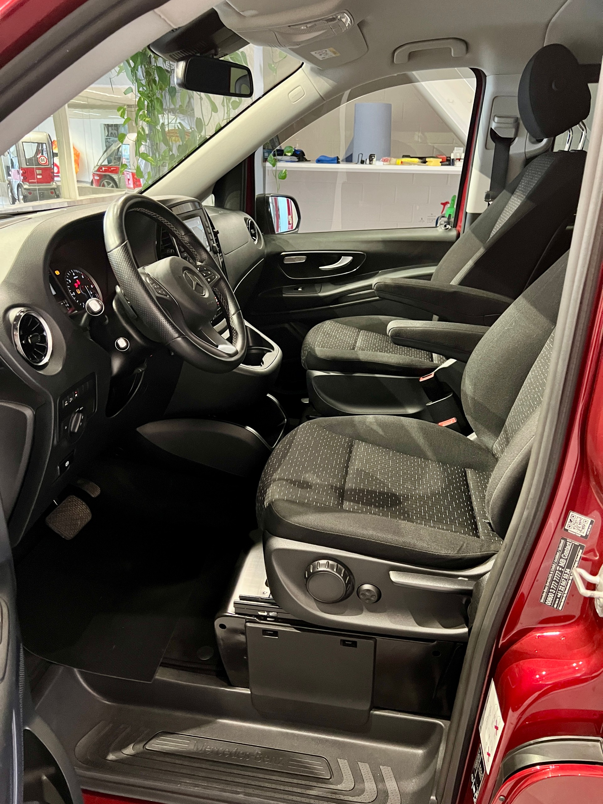MERCEDES-BENZ Vito 116 CDI Lang Select Tourer 4Matic 9G-Tronic-image-9