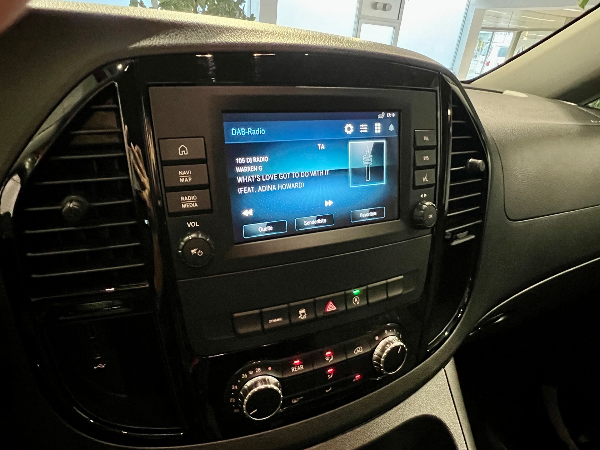MERCEDES-BENZ Vito 116 CDI Lang Select Tourer 4Matic 9G-Tronic-image-25