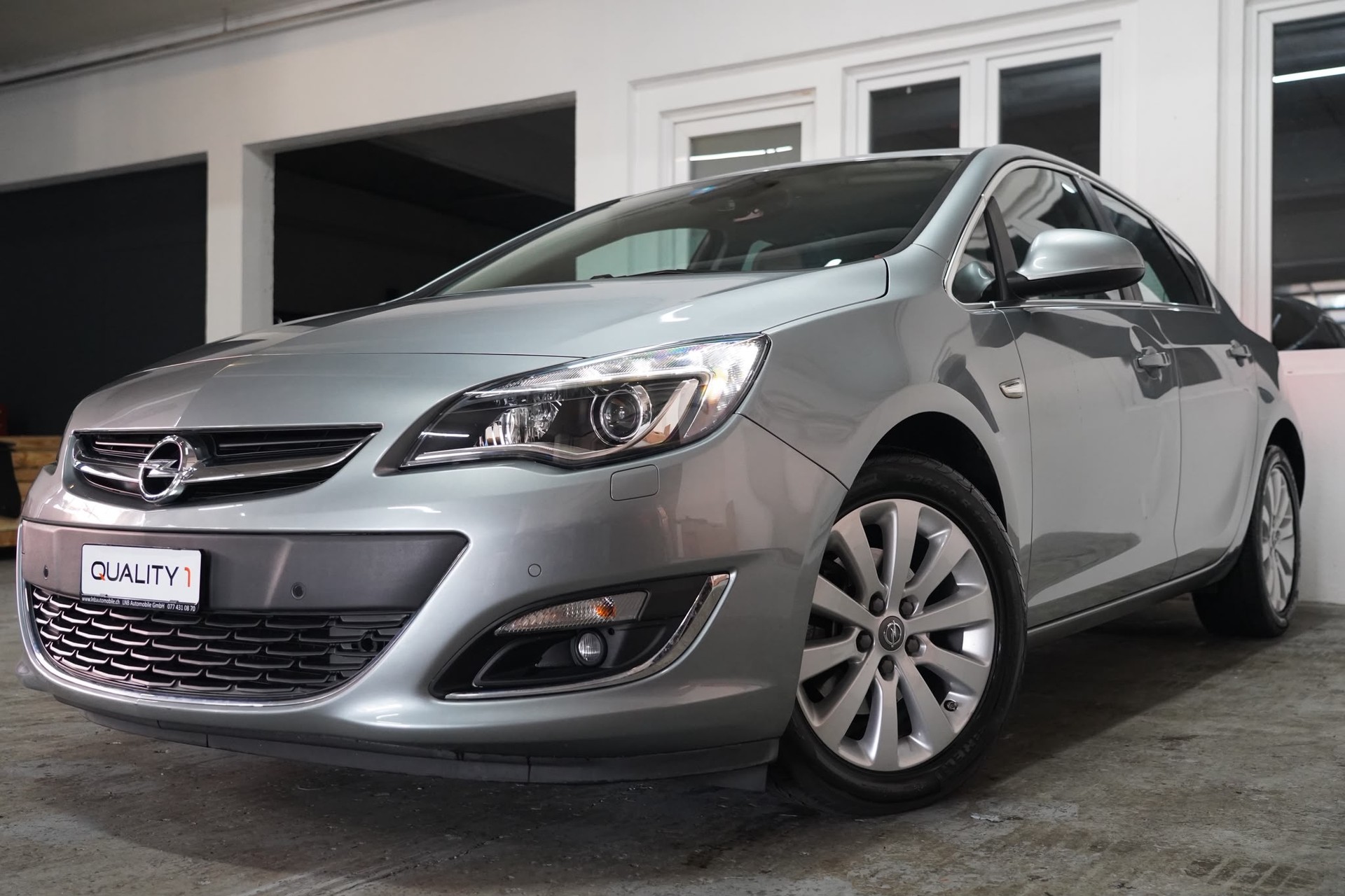 OPEL Astra 1.6i 16V Turbo Sport Automatic **Leichter Hagelschaden**-image-4