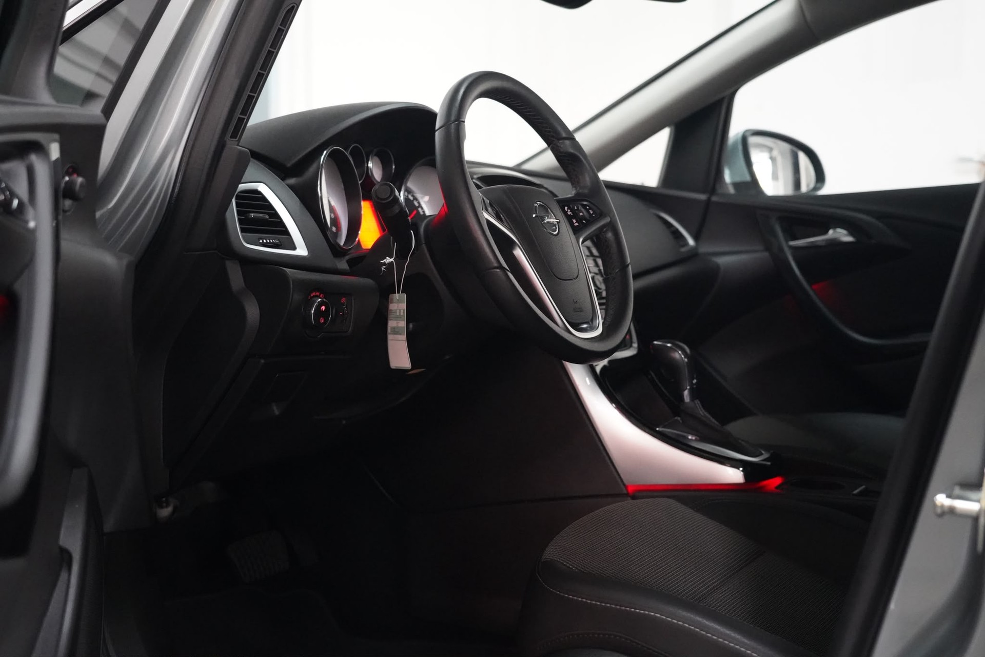 OPEL Astra 1.6i 16V Turbo Sport Automatic **Leichter Hagelschaden**-image-11