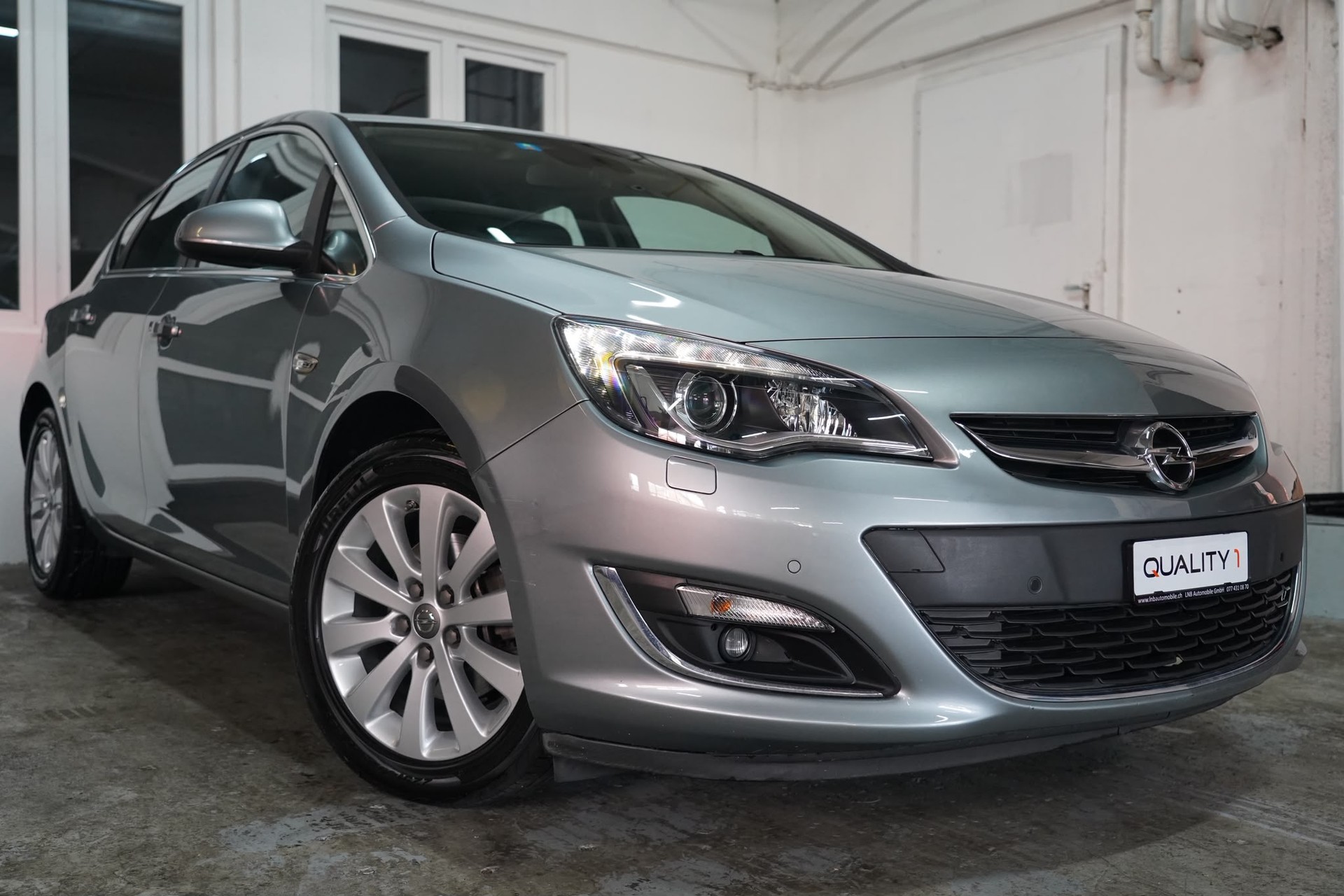 OPEL Astra 1.6i 16V Turbo Sport Automatic **Leichter Hagelschaden**-image-1