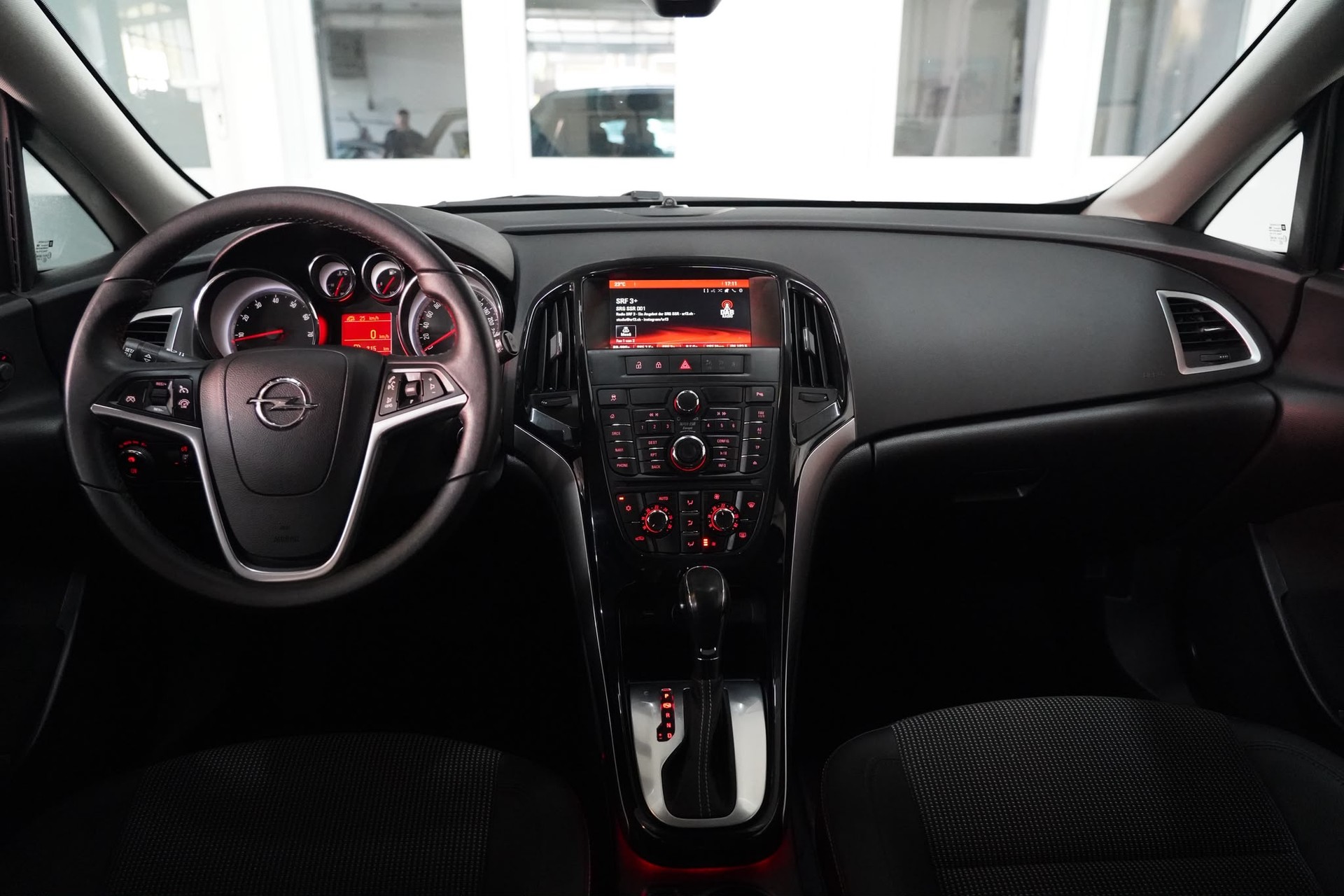 OPEL Astra 1.6i 16V Turbo Sport Automatic **Leichter Hagelschaden**-image-17